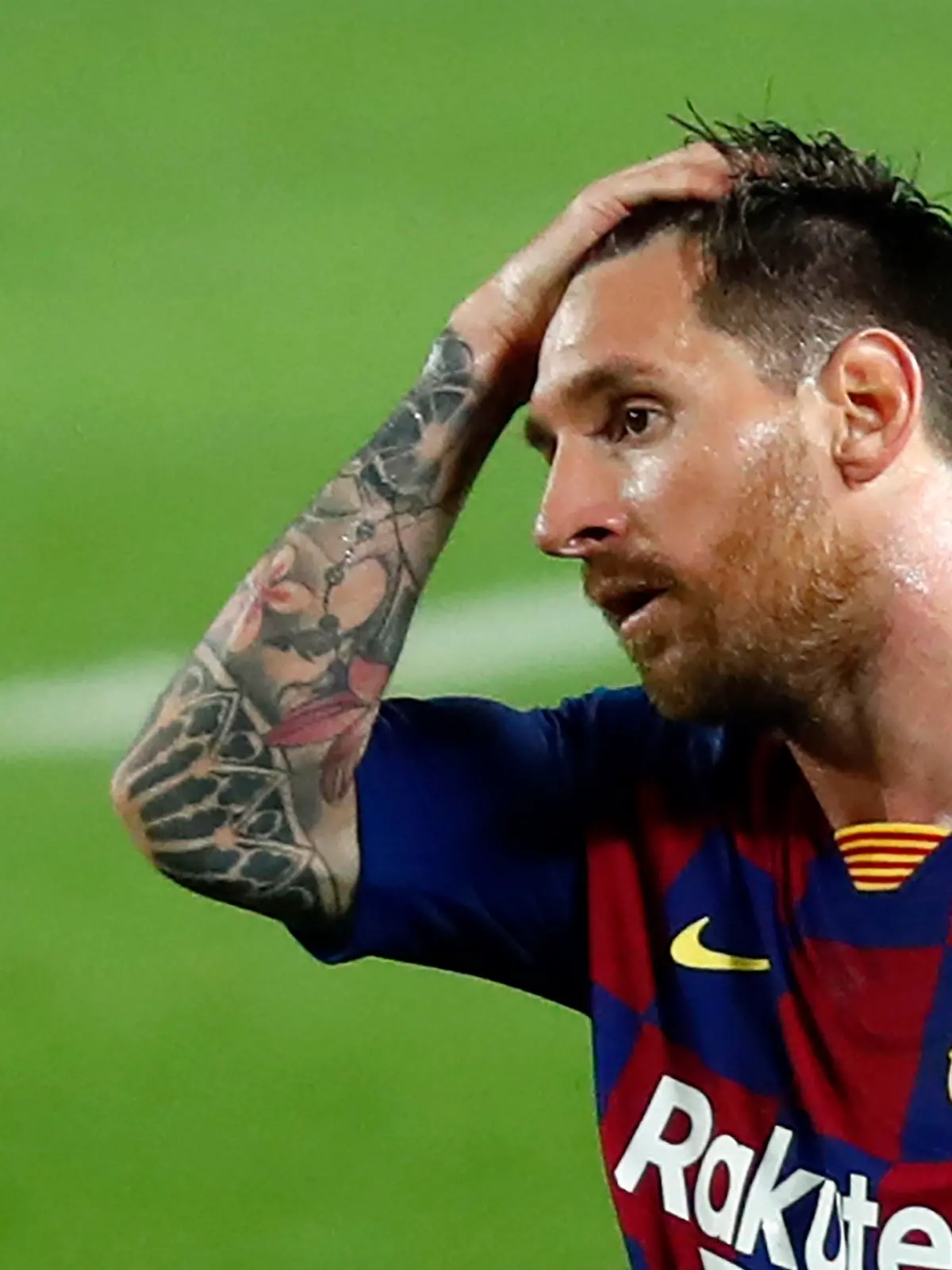ARCHIV - 16.07.2020, Spanien, Barcelona: Fußball: Primera Division, Spanien, 37. Spieltag, FC Barcelona - CA Osasuna, Camp-Nou-Stadion. Lionel Messi von Barcelona reagiert nach dem Spiel. (zu dpa «Messi fehlt Barcelona im Ligaspiel gegen Eibar») Foto: Joan Monfort/AP/dpa +++ dpa-Bildfunk +++