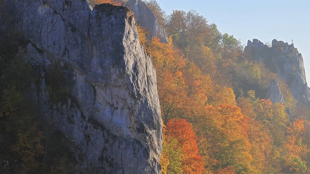 Ruine, Kalkstein, Kalkfels, Hausen im Tal, Naturpark Obere Donau, Baden-Wuerttemberg , Deutschland, Europa | Verwendung weltweit