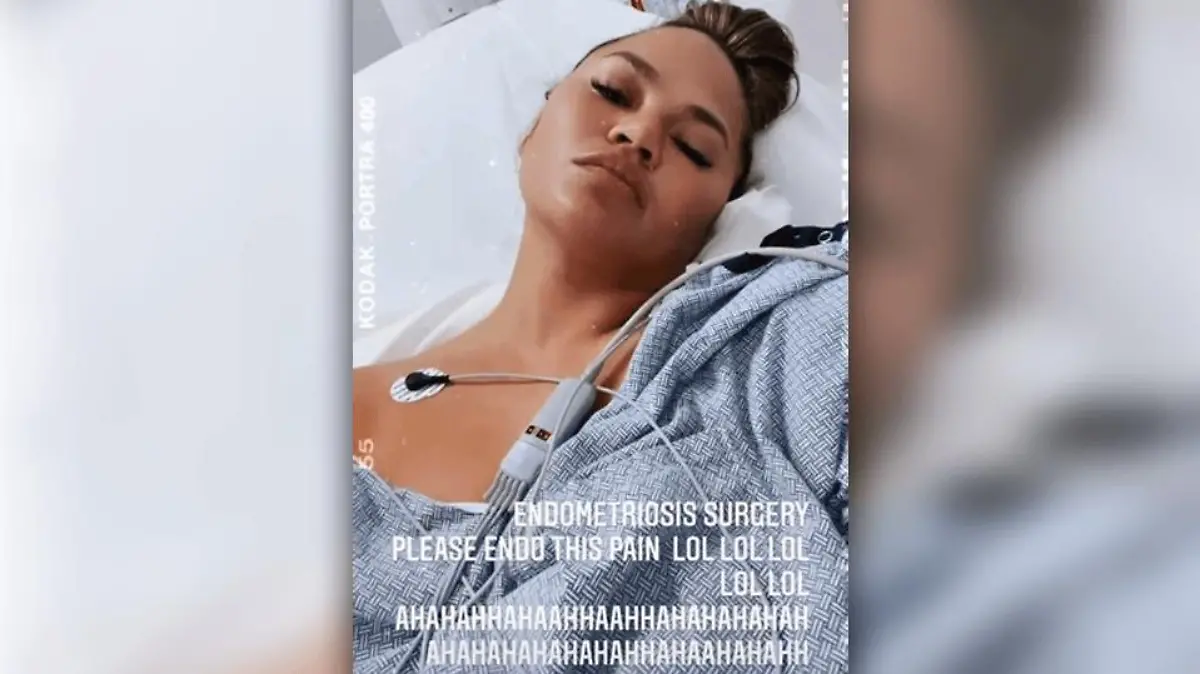 Chrissy Teigen gibt bei Instagram ein Update aus der Klinik.