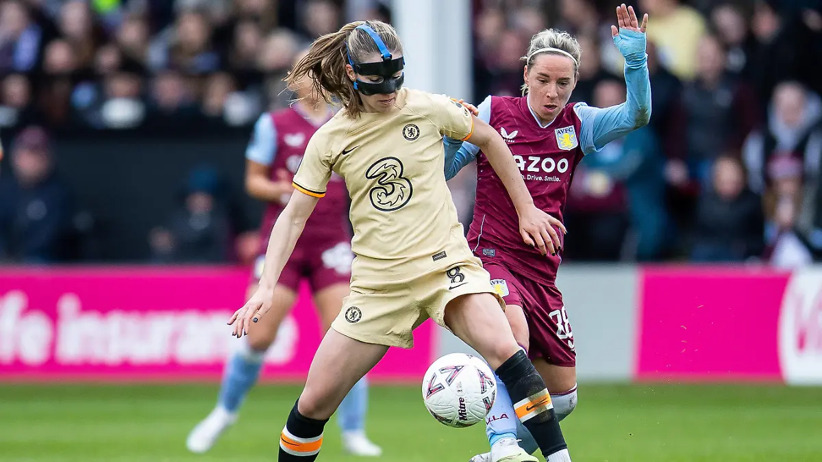 Aston Villa Women v Chelsea Women Women s FA Cup 16/04/2023. Semi-Final Chelsea Women midfielder Melanie Leupolz 8 battles for possession during the Women s FA Cup semi final match between Aston Villa Women and Chelsea Women at the Banks s Stadium, Walsall, England on 16 April 2023. Walsall Banks s Stadium West Midlands England Editorial use only , Copyright: xManjitxNarotrax PSI-17253-0030