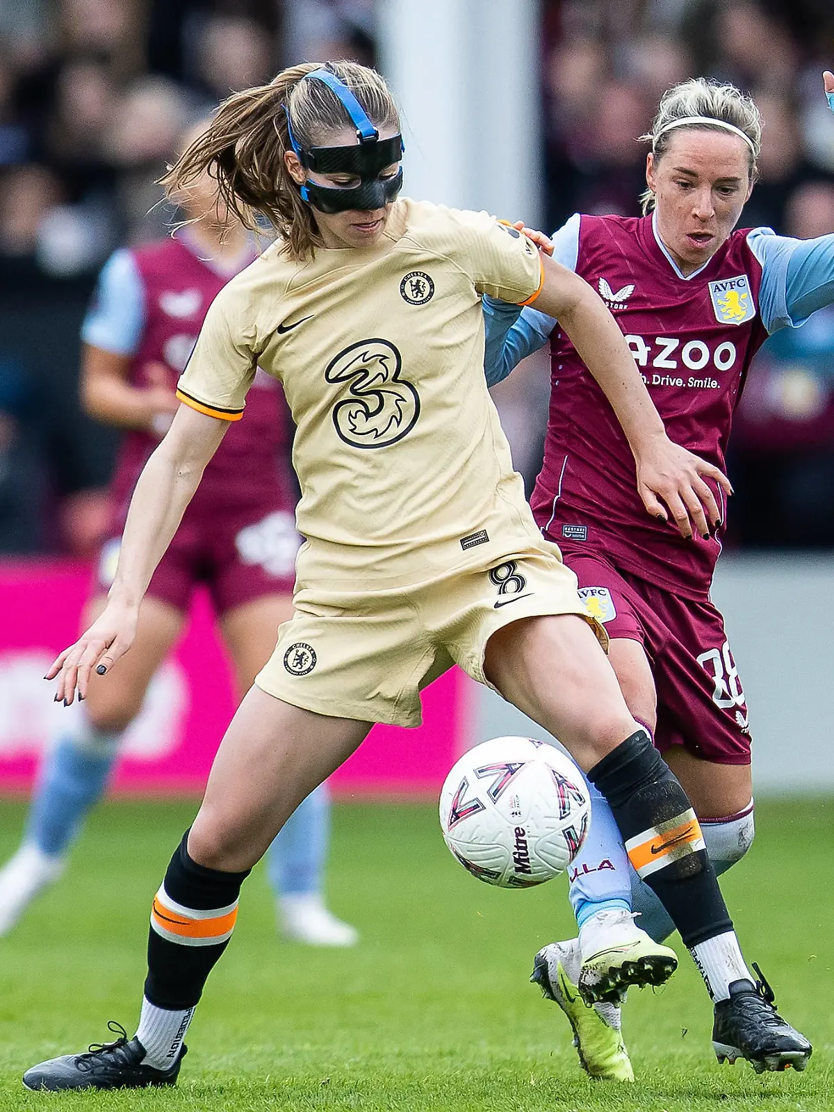 Aston Villa Women v Chelsea Women Women s FA Cup 16/04/2023. Semi-Final Chelsea Women midfielder Melanie Leupolz 8 battles for possession during the Women s FA Cup semi final match between Aston Villa Women and Chelsea Women at the Banks s Stadium, Walsall, England on 16 April 2023. Walsall Banks s Stadium West Midlands England Editorial use only , Copyright: xManjitxNarotrax PSI-17253-0030