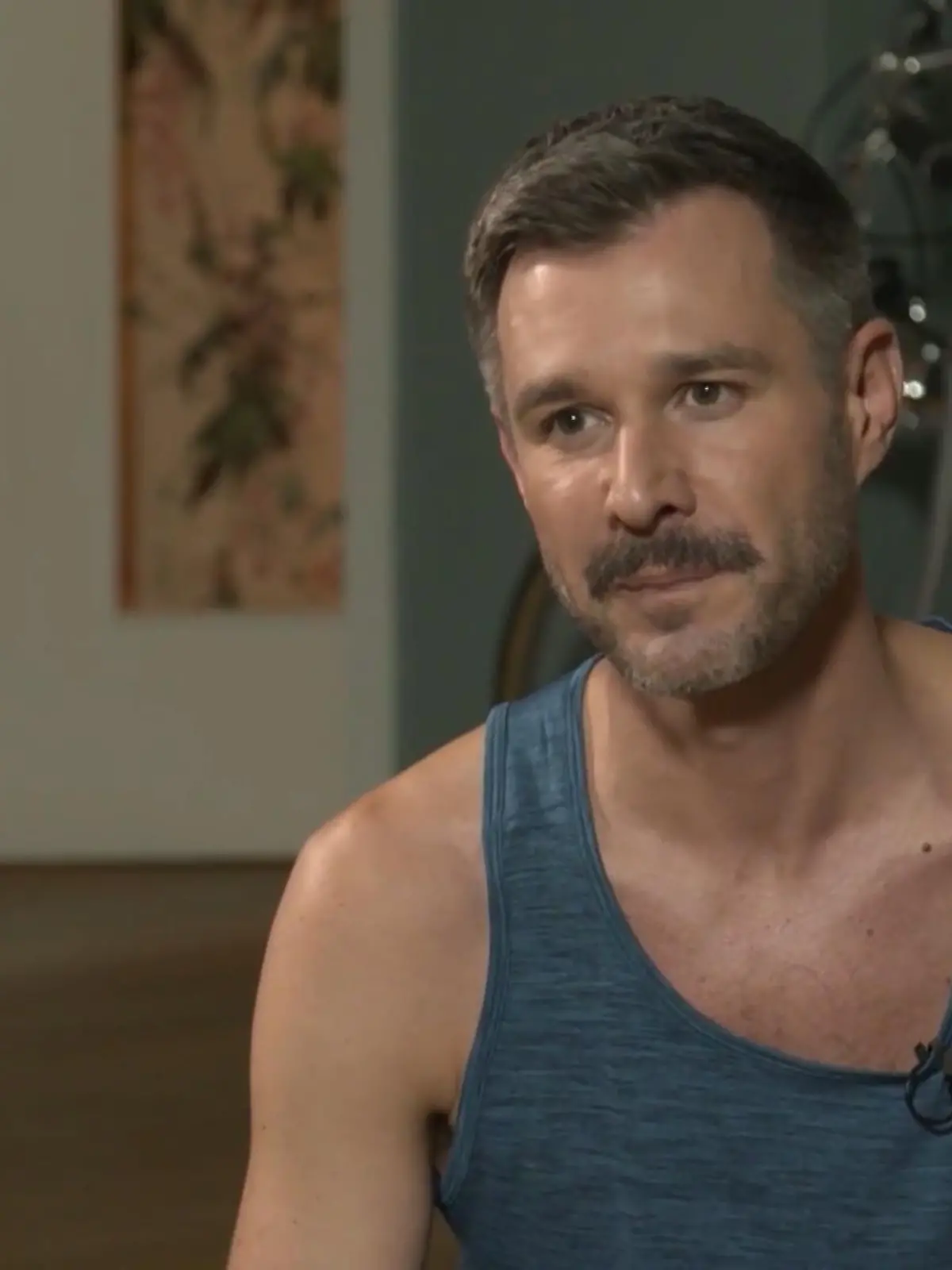 Während der Dreharbeiten zu "Showtime of my Life - Stars gegen Krebs" erhält Jochen Schropp bei einer Untersuchung vor laufender Kamera einen beunruhigenden Befund vom Urologen. Was am Ende bei der zweiten Untersuchung in der Praxis herauskommt, wie Jochen direkt nach der Untersuchung in der Show von seinen „Showtime“-Mitstreitern aufgefangen und unterstützt wurde und wie es ihm heute geht, erzählt er selbst hier im Video.