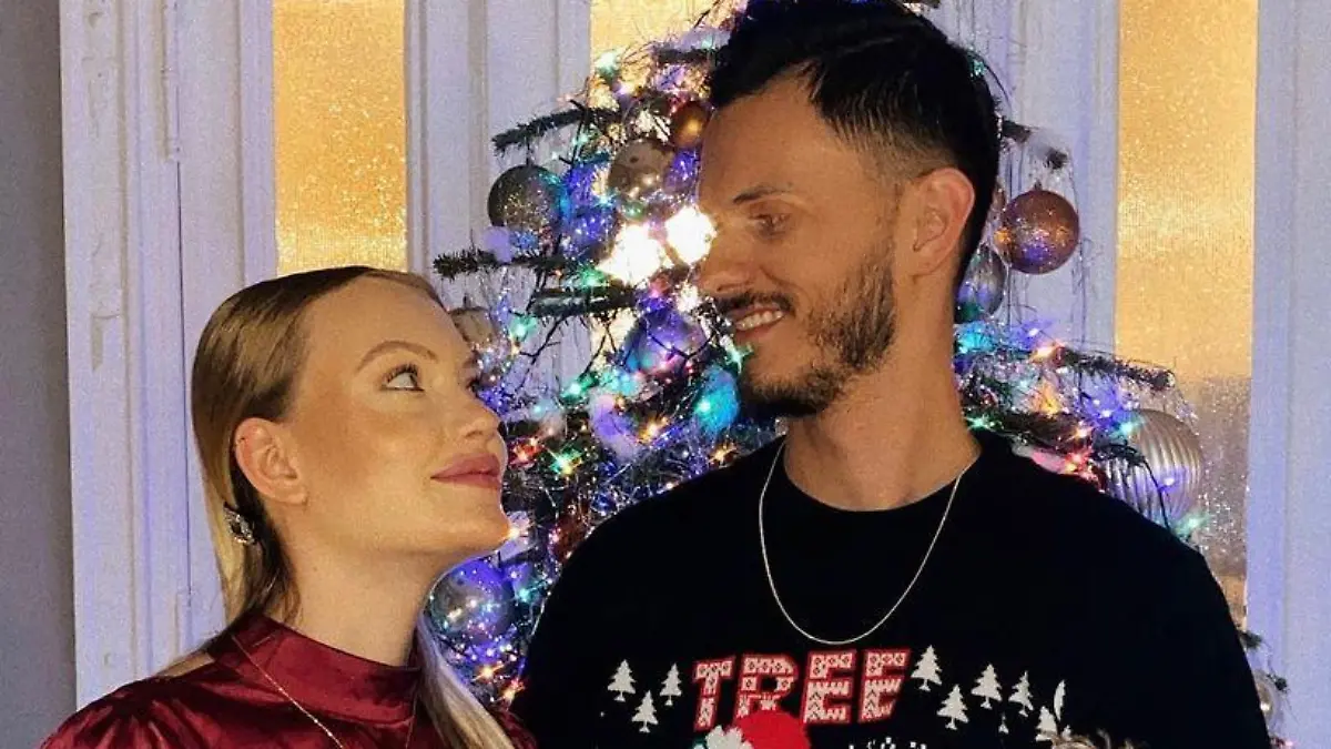Cheyenne Ochsenknecht und ihr Freund Nino, Weihnachten 2020: Es ist das erste offizielle Pärchenfoto auf Instagram.