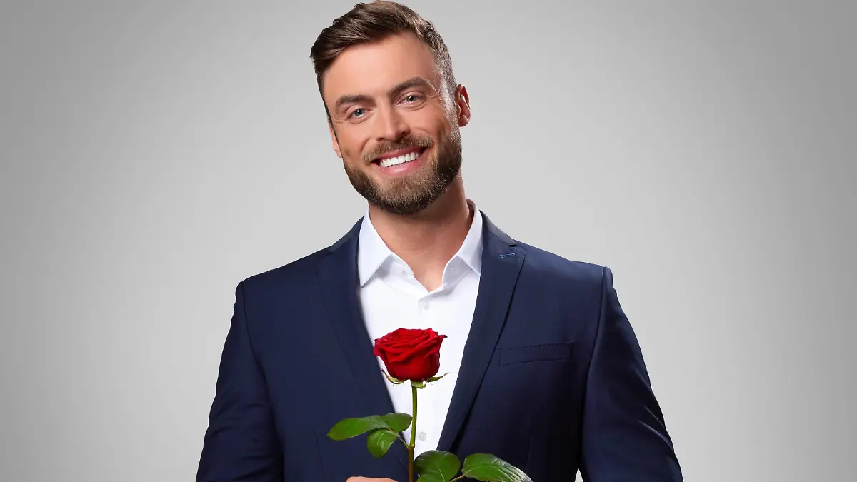 HANDOUT - 12.11.2020, ---: Der RTL-«Bachelor» 2021, Niko Griesert (undatierte Aufnahme). Er wird bei der neuen Staffel der RTL-Datingshow «Der Bachelor» der Rosenkavalier sein. Der 1,91 Meter große IT-Projektmanager aus Osnabrück wird coronabedingt in Deutschland nach dem Glücks fürs Leben suchen - statt wie gewöhnlich bei der Show in tropischen Gefilden, teilte RTL am 12.11.2020 mit. Foto: TVNOW/dpa - ACHTUNG: Nur zur redaktionellen Verwendung im Zusammenhang mit einer Berichterstattung über den RTL-«Bachelor» 2021 und nur mit vollständiger Nennung des vorstehenden Credits +++ dpa-Bildfunk +++