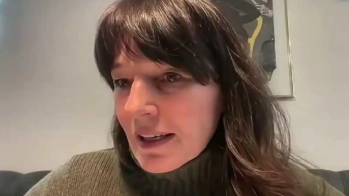 Rechtsanwältin Regina Rick bei der Pressekonferenz