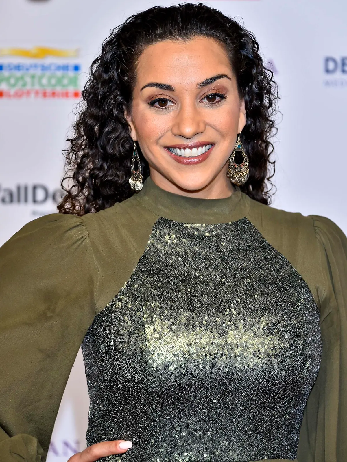Nadja Benaissa zu Gast auf dem Roten Teppich bei der Verleihung Goldene Bild der Frau 2022 im Stage Theater Neue Flora am Mittwoch 09.November 2022 in Hamburg