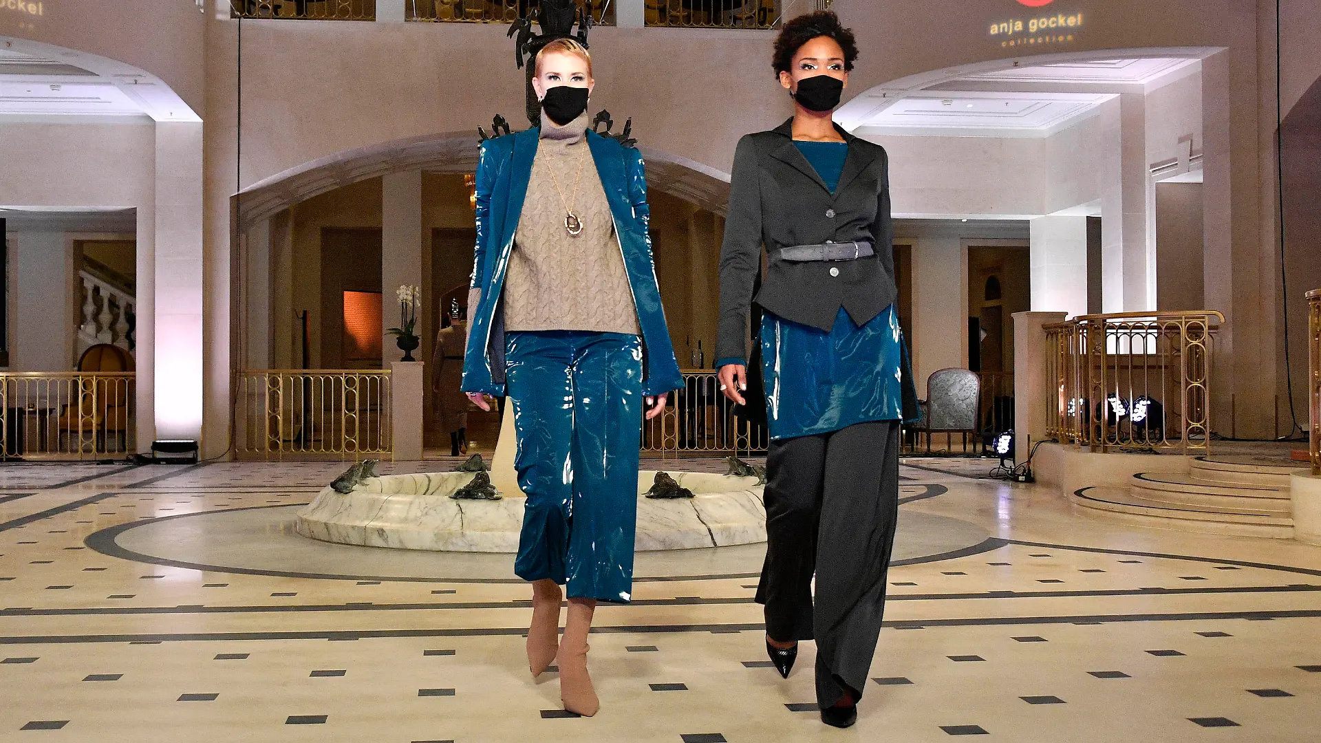 Models bei der Anja Gockel Fashion & Art Show Embraceland im Rahmen der Berlin Fashion Week Autumn/Winter 2021/22 im Hotel Adlon. Berlin, 19.01.2021 *** Models at the Anja Gockel Fashion Art Show Embraceland during the Berlin Fashion Week Autumn Winter 2021 22 at the Hotel Adlon Berlin, 19 01 2021 Foto:xF.xKernx/xFuturexImage