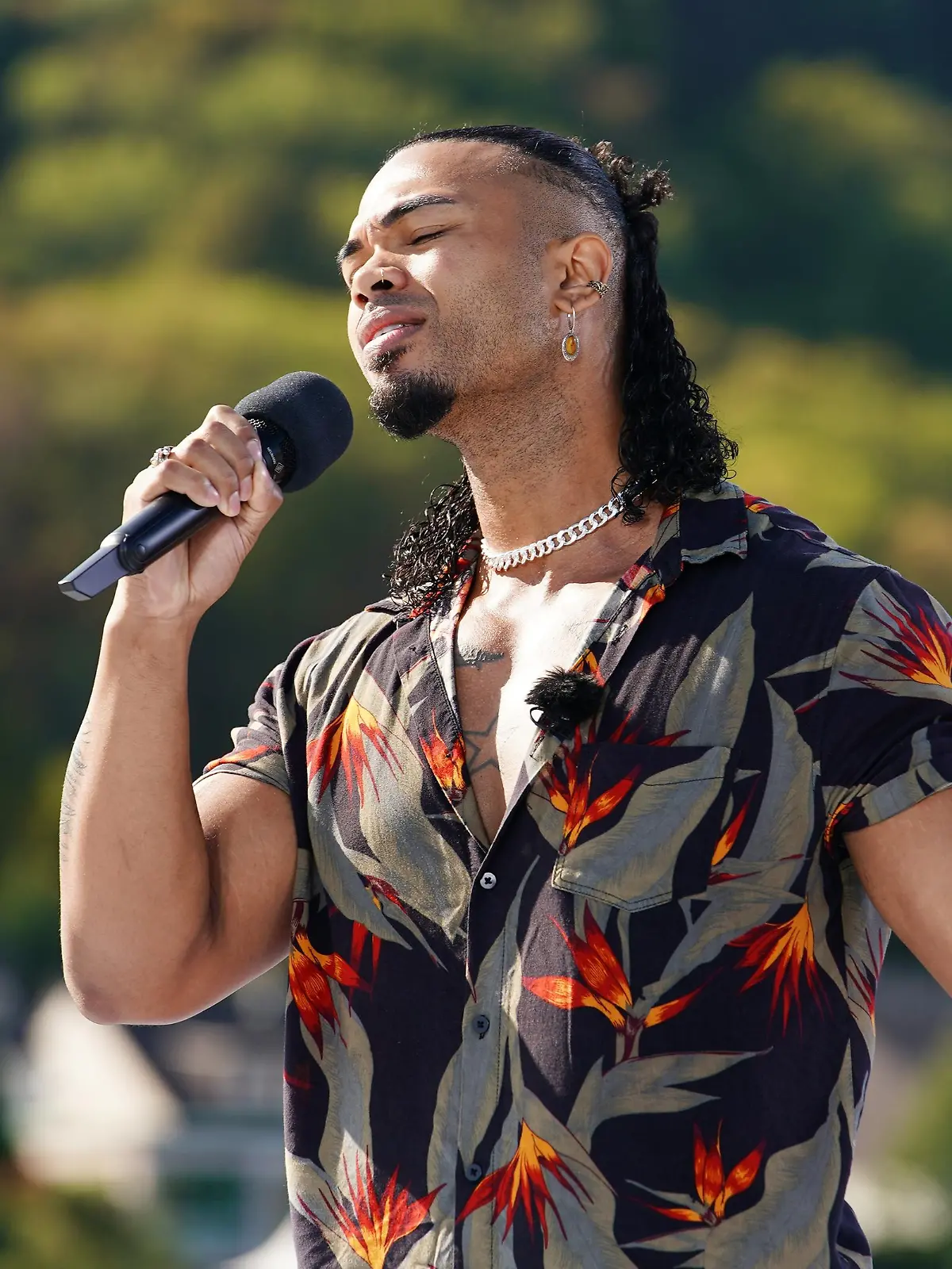 Karl Jeroboan singt beim Casting zu DSDS 2021 vor der Jury auf dem Schiff.