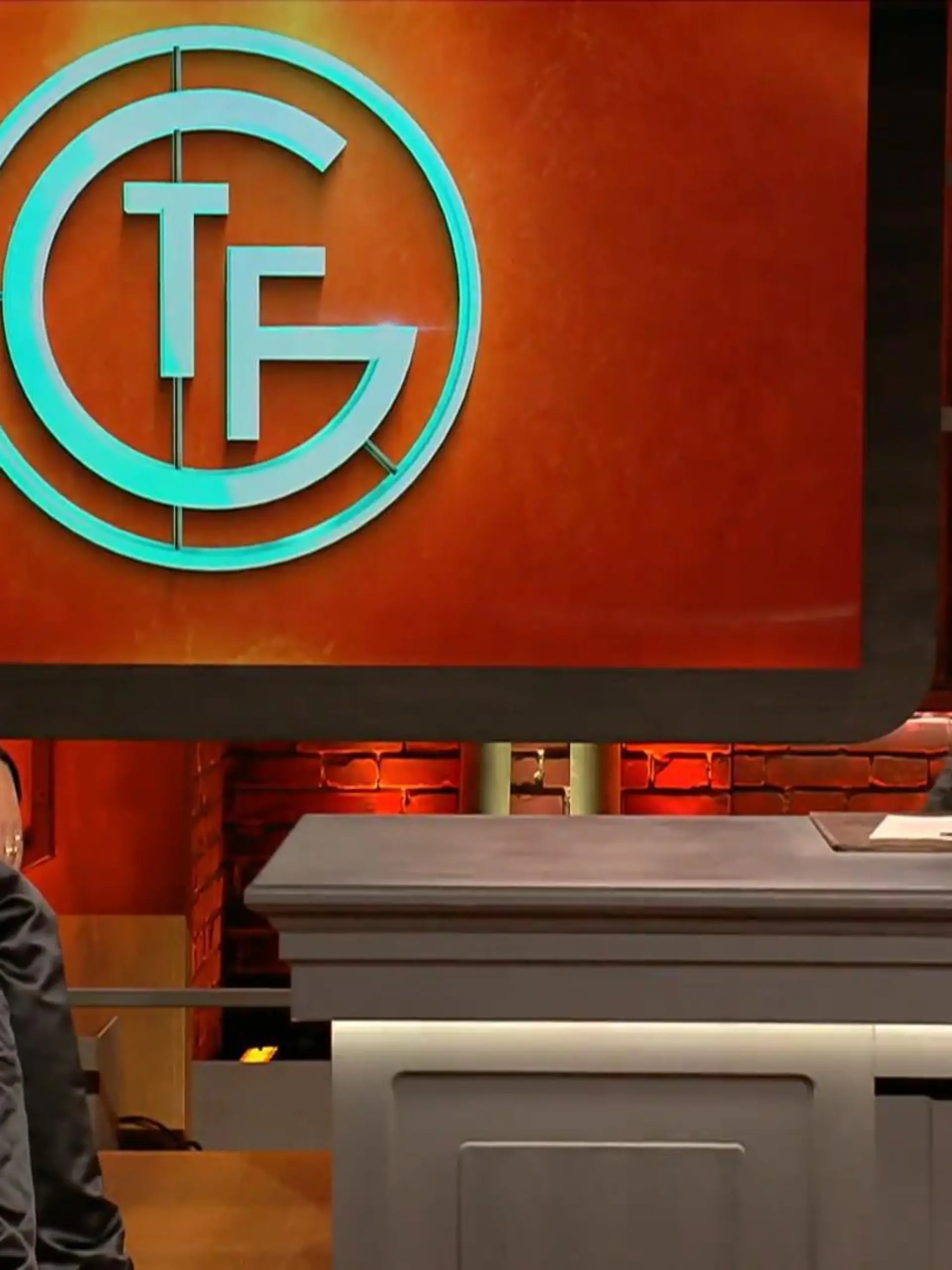 Sophia Thomalla zu Gast bei "Täglich frisch geröstet"-Host Knossi.