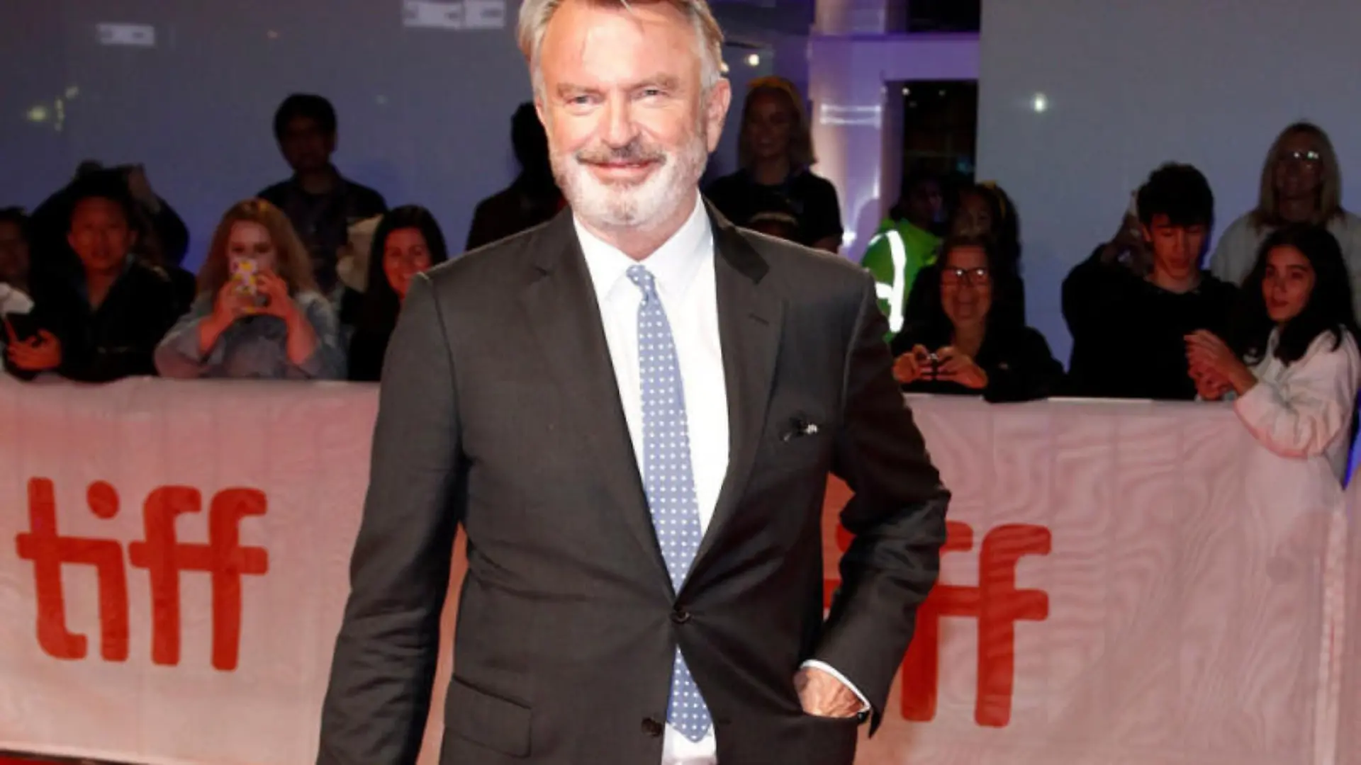 Sam Neill: Corona brachte die 'Jurassic World’-Film-Crew näher zusammen