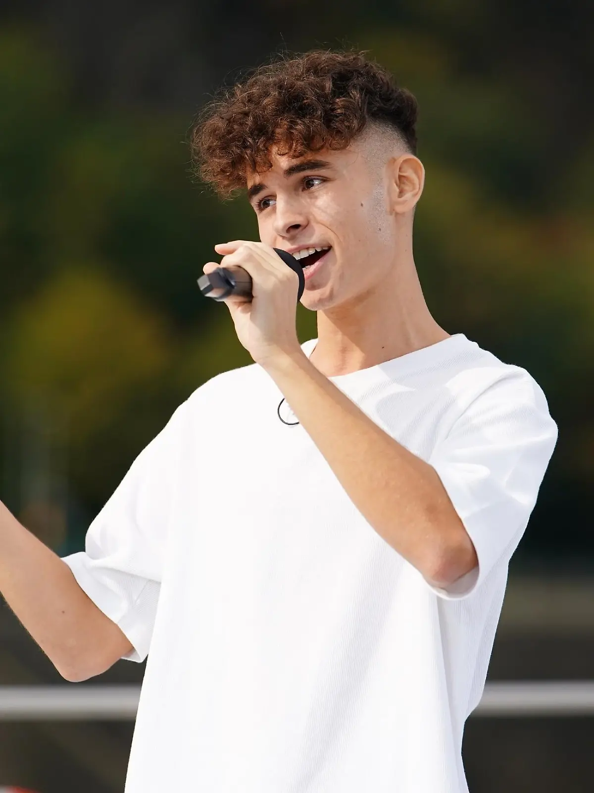 Daniele Puccia will die Jury von DSDS 2021 mit seinem Strahlen, seiner guten Laune und seinem Gesang überzeugen.