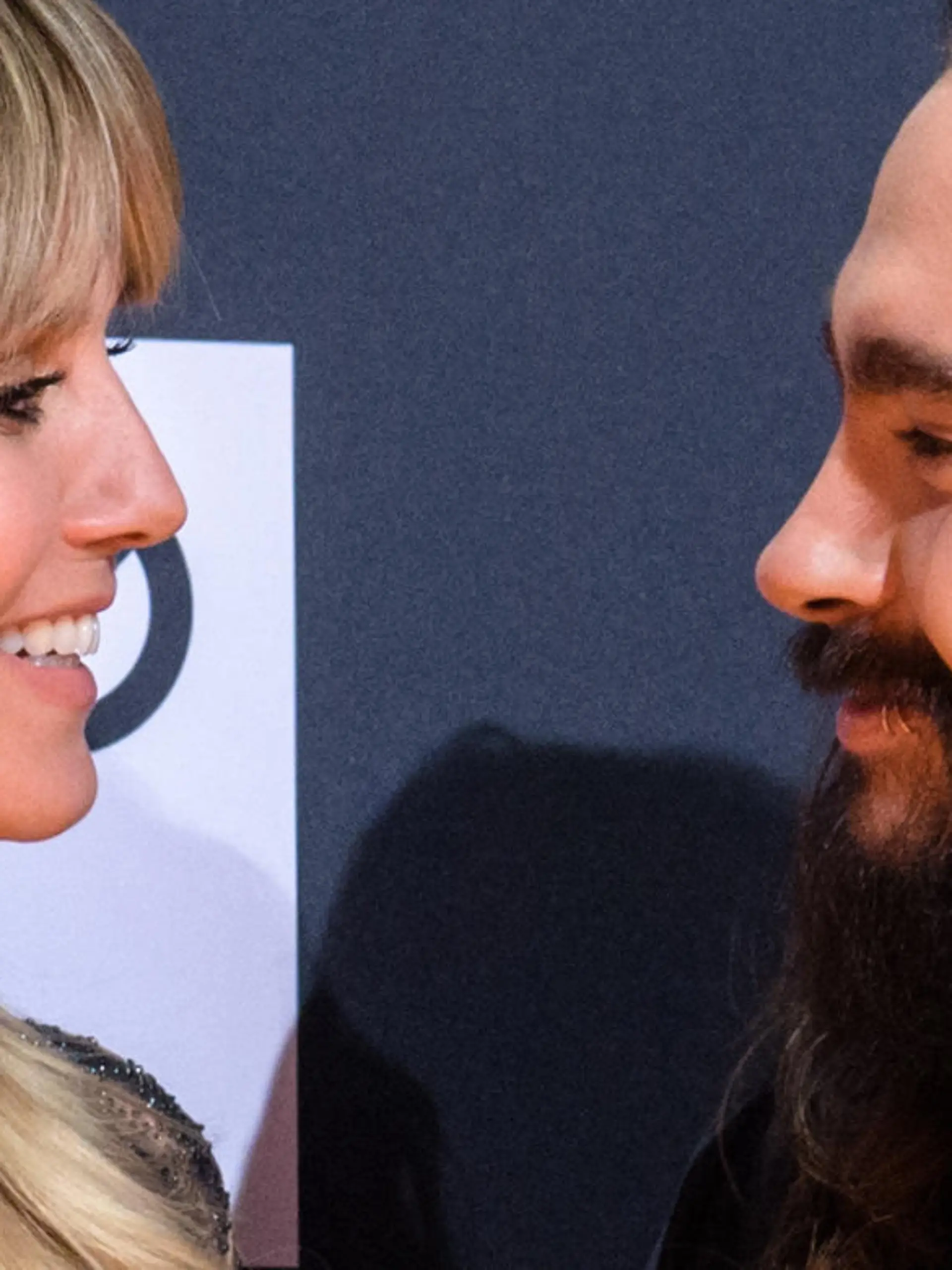 ARCHIV - 18.04.2019, Bayern, Grünwald: Model Heidi Klum und Musiker Tom Kaulitz von der Band Tokio Hotel kommen zur Verleihung der "About you"-Awards an die Social-Media-Persönlichkeiten des Jahres in der Bavaria-Filmstadt. Seit Tagen, wenn nicht Wochen, hält Klum sich mit der Frage in den Schlagzeilen, ob die 46-Jährige nun den 29 Jahre alten Musiker Tom Kaulitz geheiratet hat oder nicht. Dieses Wochenende sollte es auf der   italienischen Promi-Insel Capri wirklich so weit sein mit Ehemann Nummer drei. (zu dpa «Klumlitz» auf Capri - Heidi Klum und Tom Kaulitz feiern Hochzeit") Foto: Matthias Balk/dpa +++ dpa-Bildfunk +++
