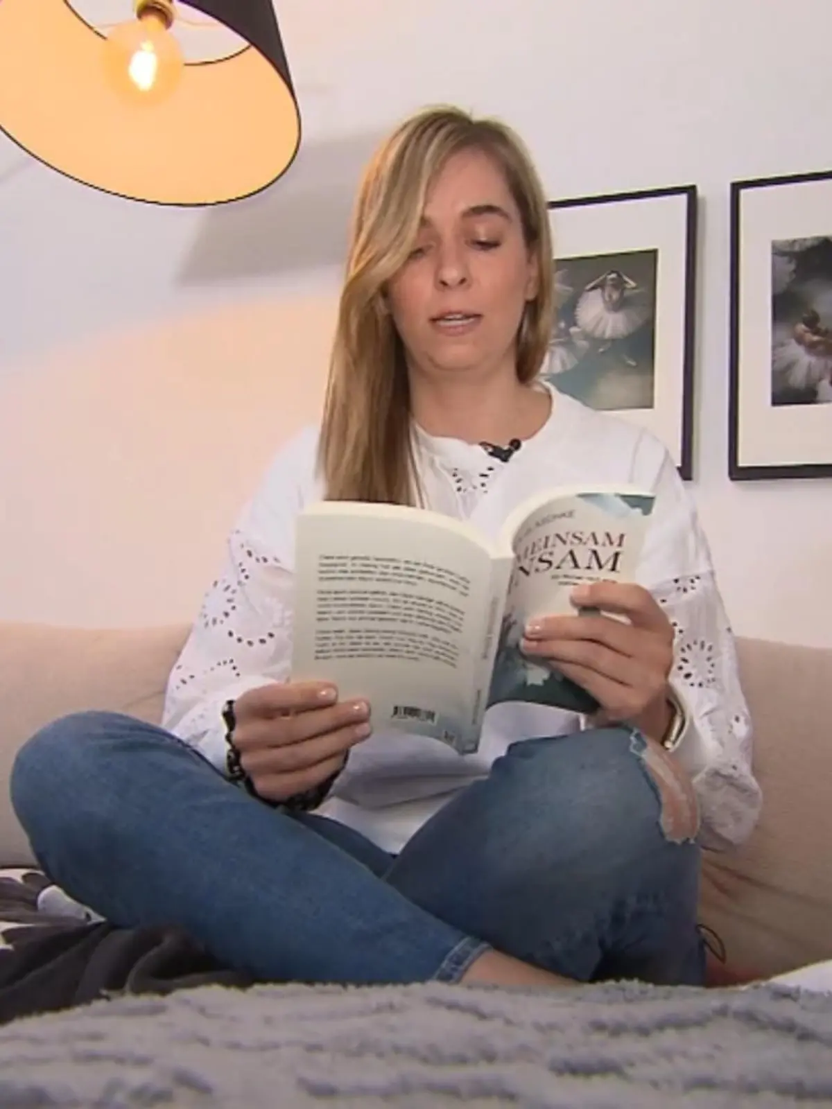 Marens Ex-Mann hat ihr das Leben jahrelang zur Hölle gemacht. Das Verrückte daran: Ihn trifft überhaupt keine Schuld. Es geschah in Momenten, in denen er überhaupt nicht bei Bewusstsein war. Ihr Mann litt an einer besonders schweren Form von Epilepsie, verlor regelmäßig die Kontrolle über sich und brachte sich und seine Frau nicht nur einmal in Lebensgefahr.
Maren, die in Wirklichkeit gar nicht Maren heißt, hat nun unter dem Synonym „Maren Blaschke“ ein Buch veröffentlicht, in dem sie sich ihren Leidensweg von der Seele geschrieben hat. Es trägt den Titel „Gemeinsam einsam“.