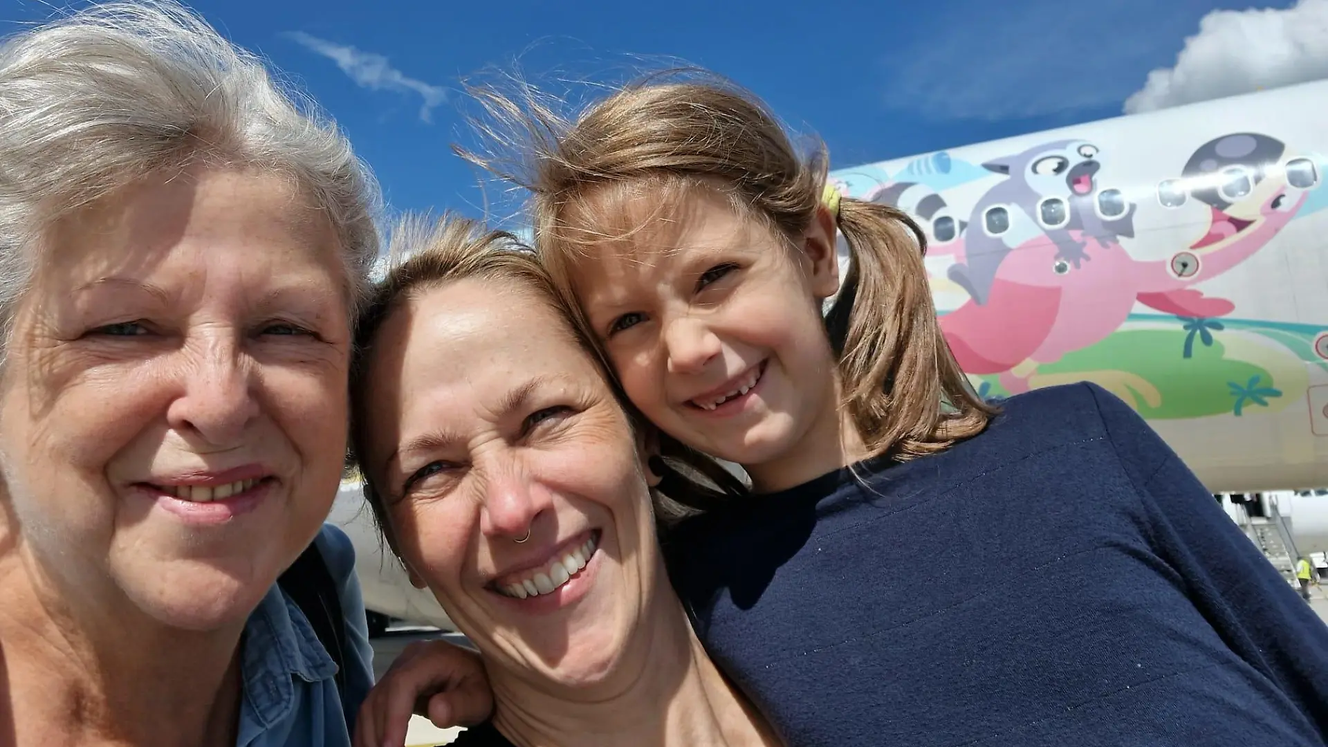 Auch bei Katja Schmidt, ihrer Mutter Anetta und Tochter Mathilda (7) ist die Entspannung des Urlaubs verflogen.