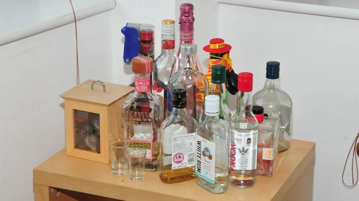 Schnapsflaschen in Sinagas Wohnung