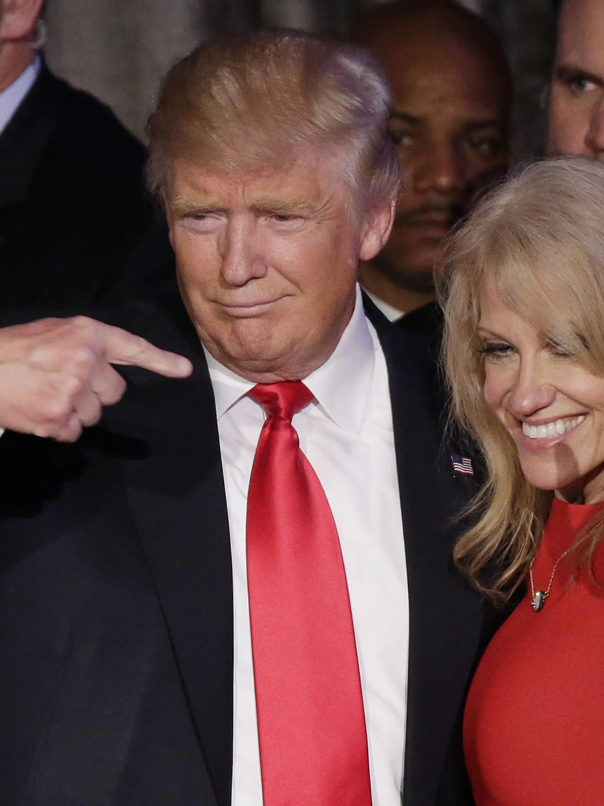  USA-Wahlen - Donald Trump tritt nach Wahlsieg vor seine Anhänger President-elect of the United States Donald Trump points to campaign manager Kellyanne Conway after making his acceptance speech at the New York Hilton Midtown on November 8, 2016 in New York City. Trump stunned the political world by defeating Hillary Clinton. PUBLICATIONxINxGERxSUIxAUTxHUNxONLY NYP20161108230 JOHNxANGELILLO