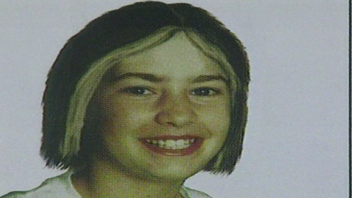 Christina Nytsch (?) wird 1998 tot in einem Waldstück von Jägern entdeckt.