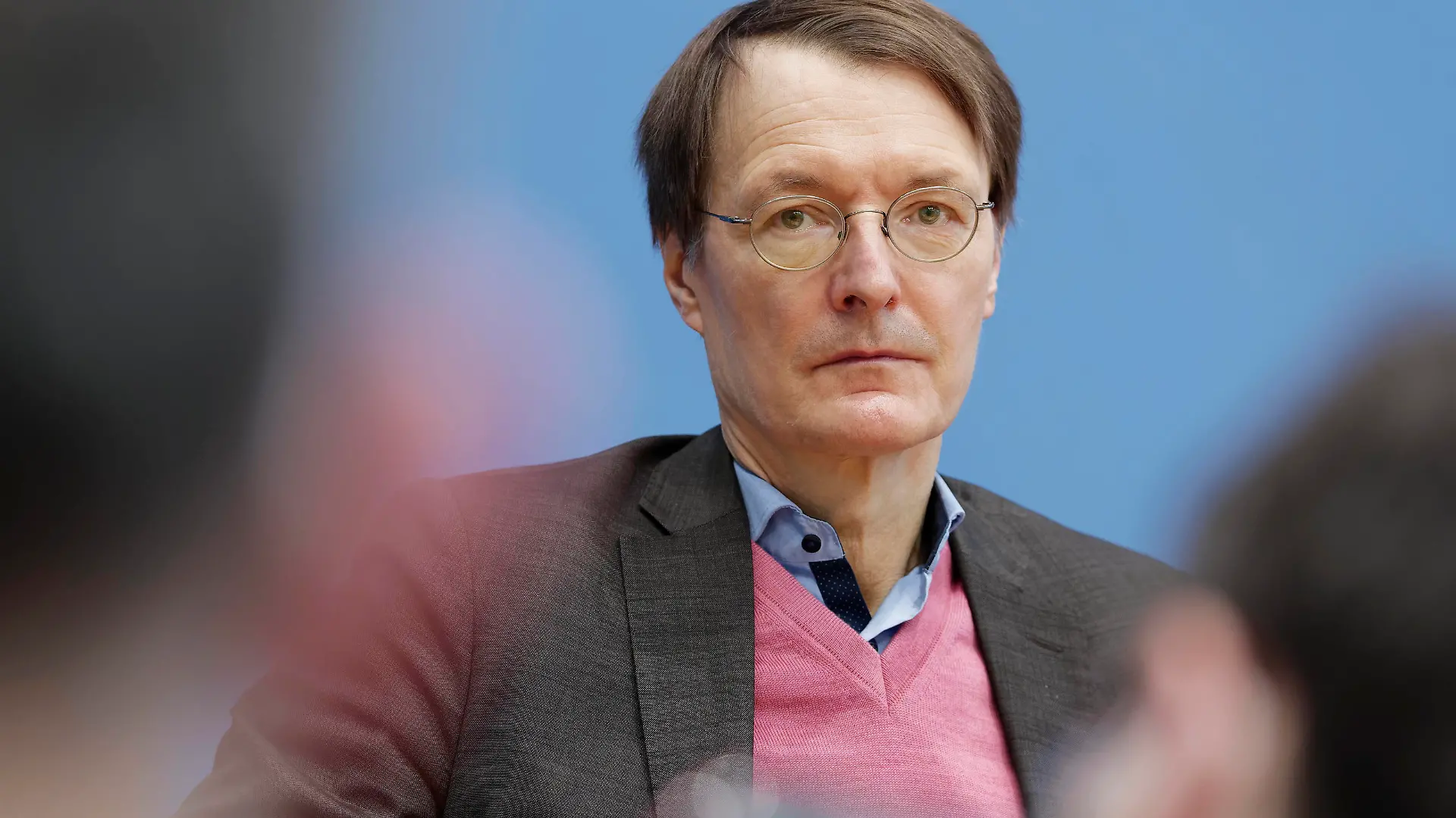 Karl Lauterbach 2021-01-27, Berlin, Bundespressekonferenz: Eine aus FDP, SPD und Die Linke bestehende Initiative von Abgeordenten des Deutschen Bundestags stellt ihren Gesetzesentwurf zu Regelungen der Suizidhilfe vor. Im Bild Prof. Dr. Karl Lauterbach SPD . *** Karl Lauterbach 2021 01 27, Berlin, Federal Press Conference An initiative of members of the German Bundestag consisting of FDP, SPD and Die Linke presents its draft law on regulations of assisted suicide In the picture Prof Dr Karl Lauterbach SPD