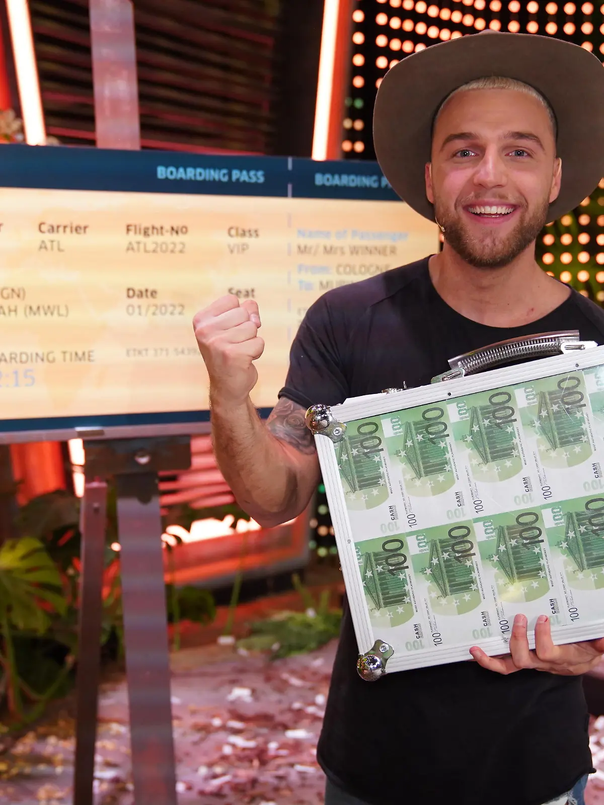 Filip Pavlovic gewinnt nicht nur das "Goldene Ticket" für das Dschungelcamp 2022, sondern auchh eine Siegprämie in Höhe von 50.000 Euro!