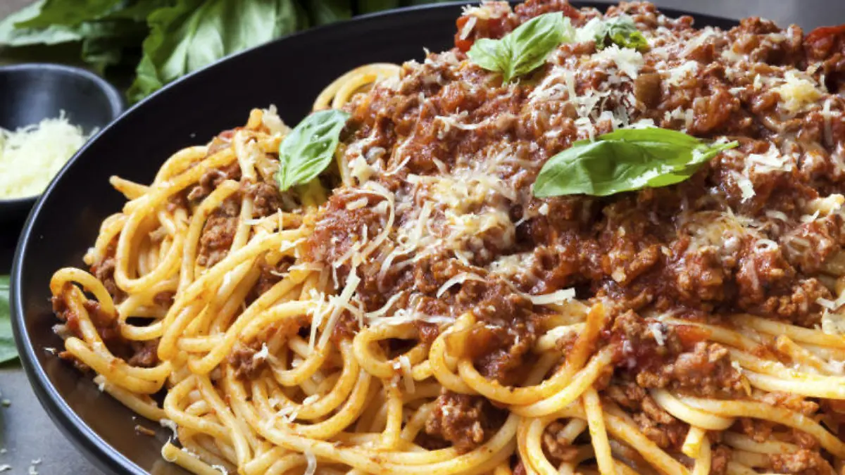 1 spaghetti-bolognese-rezept-bild original 16x9.jpg