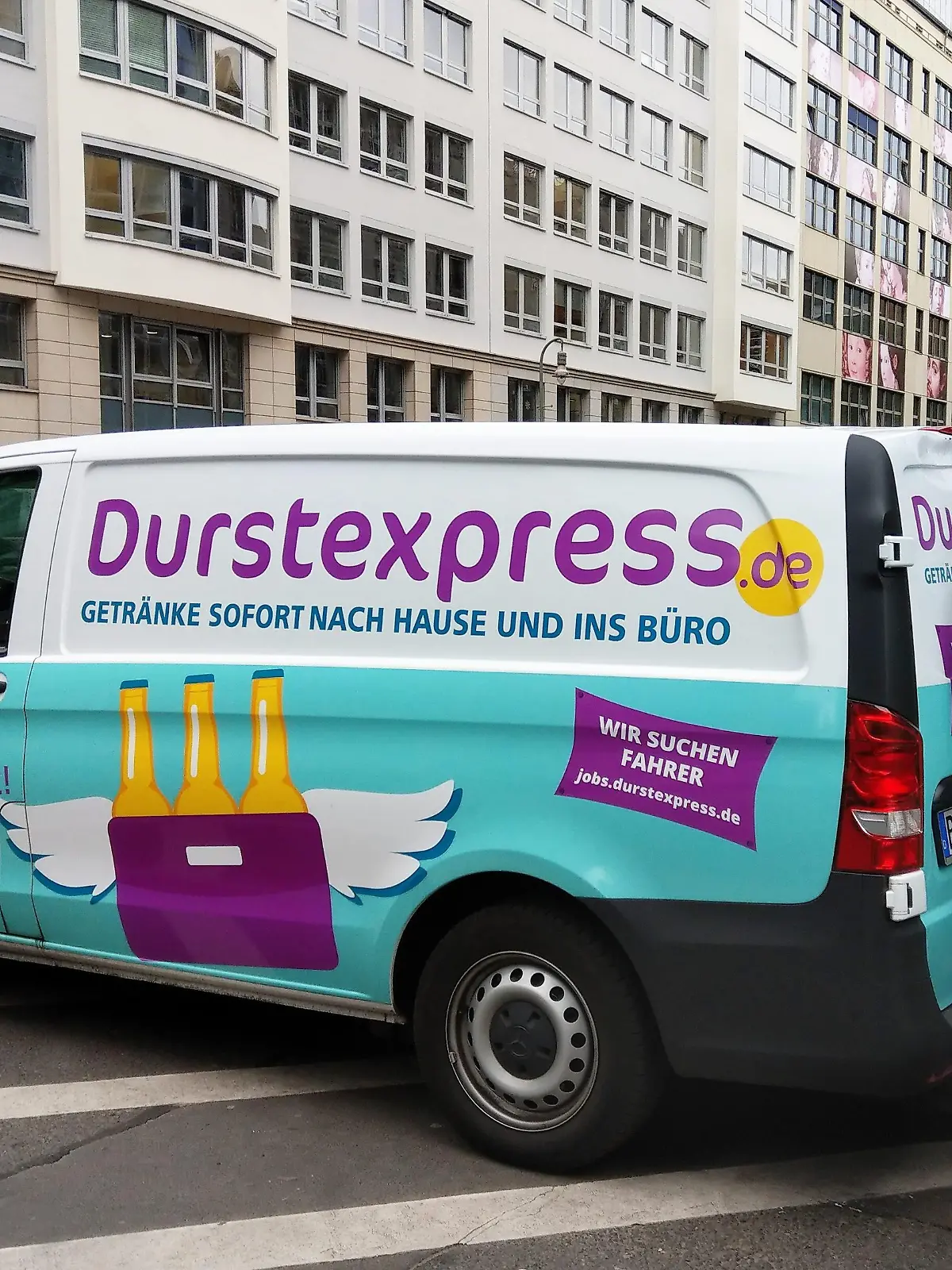 Getränkelieferant Durstexpress kündigt Mitarbeitern.