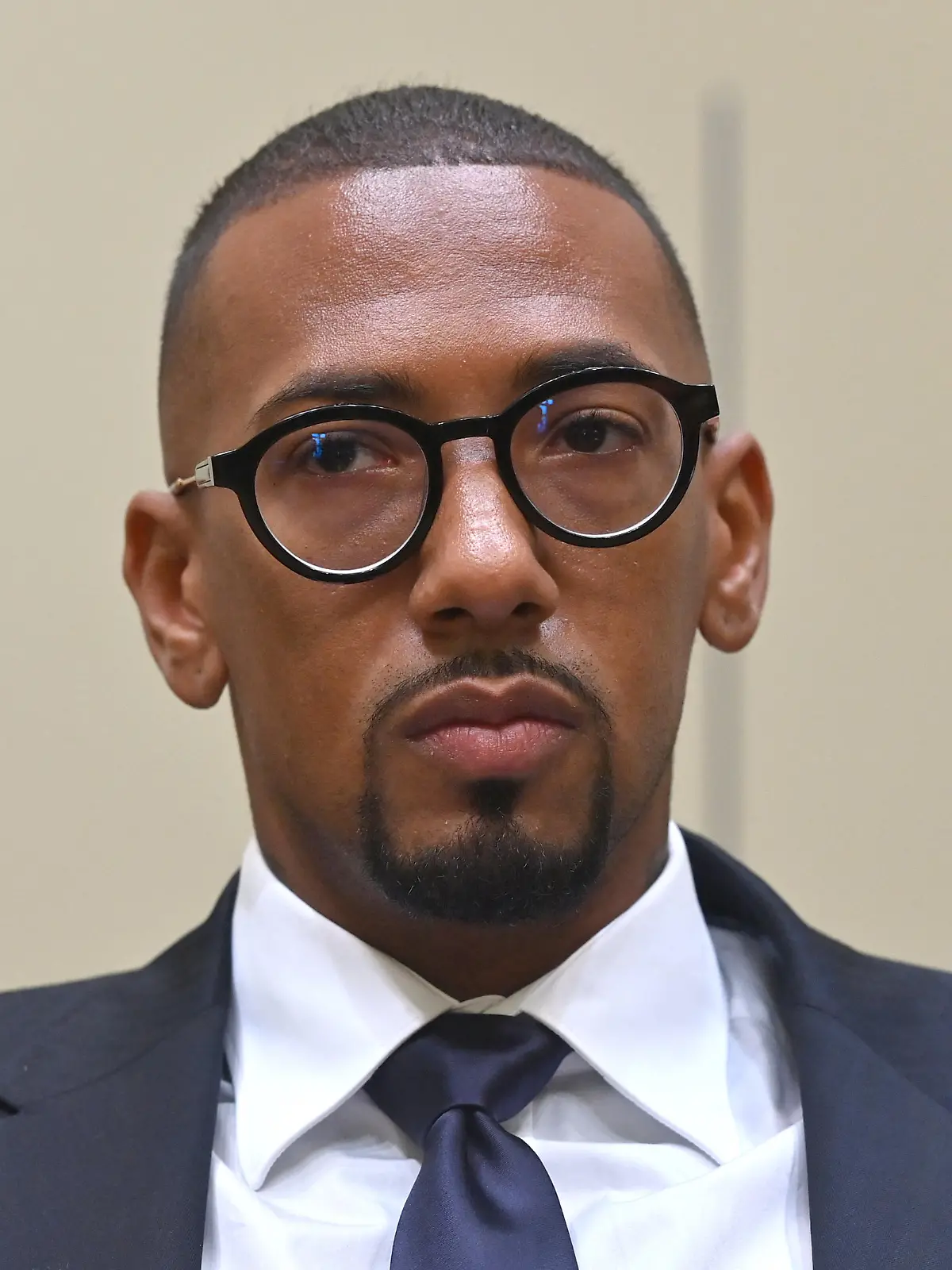 Jerome BOATENG im Verhandlungssaal. Einzelbild,angeschnittenes Einzelmotiv,Portraet,Portrait,Porträt. Berufungsverfahren. Strafverfahren gegen Jerome B. wegen des Verdachts der Koerrperverletzung (Karibik?) am 02.11.2022 vor dem Oberlandesgericht Muenchen II, OLG
