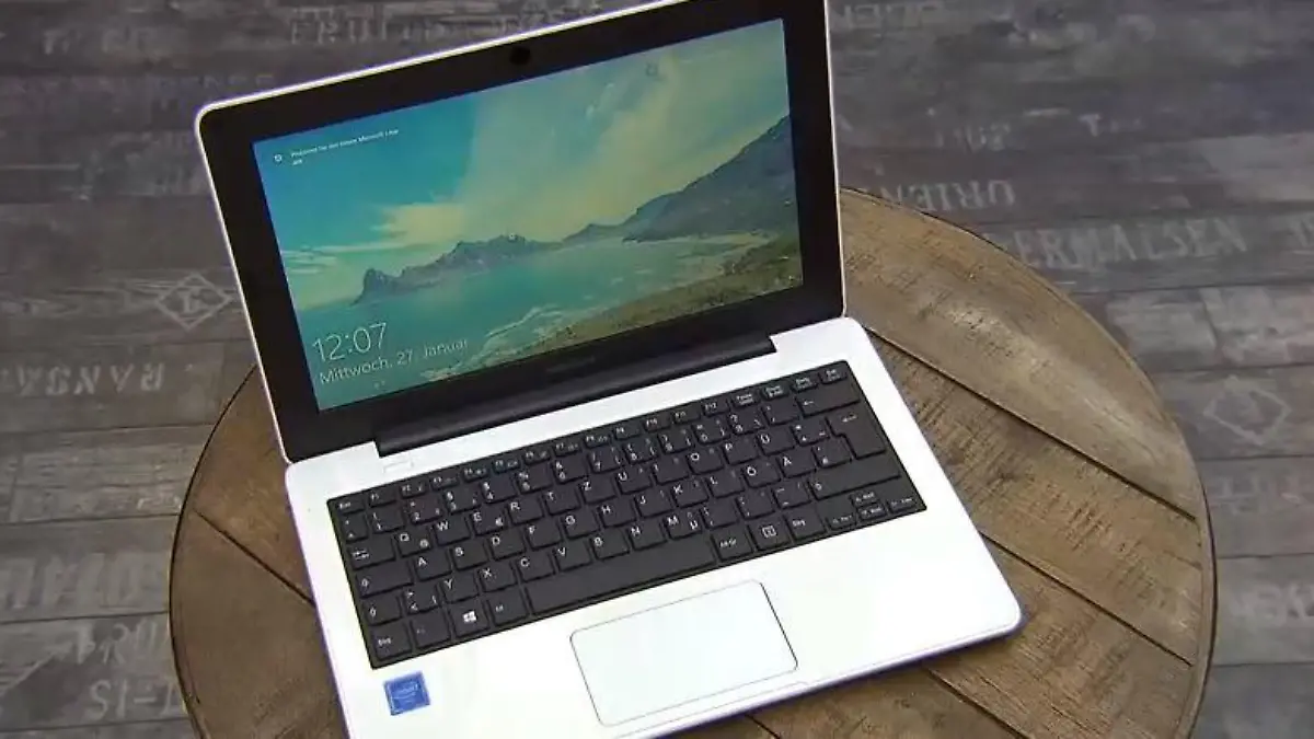 Das neue Notebook vom Discounter: Medion Akoya E11202 für nur 199 Euro