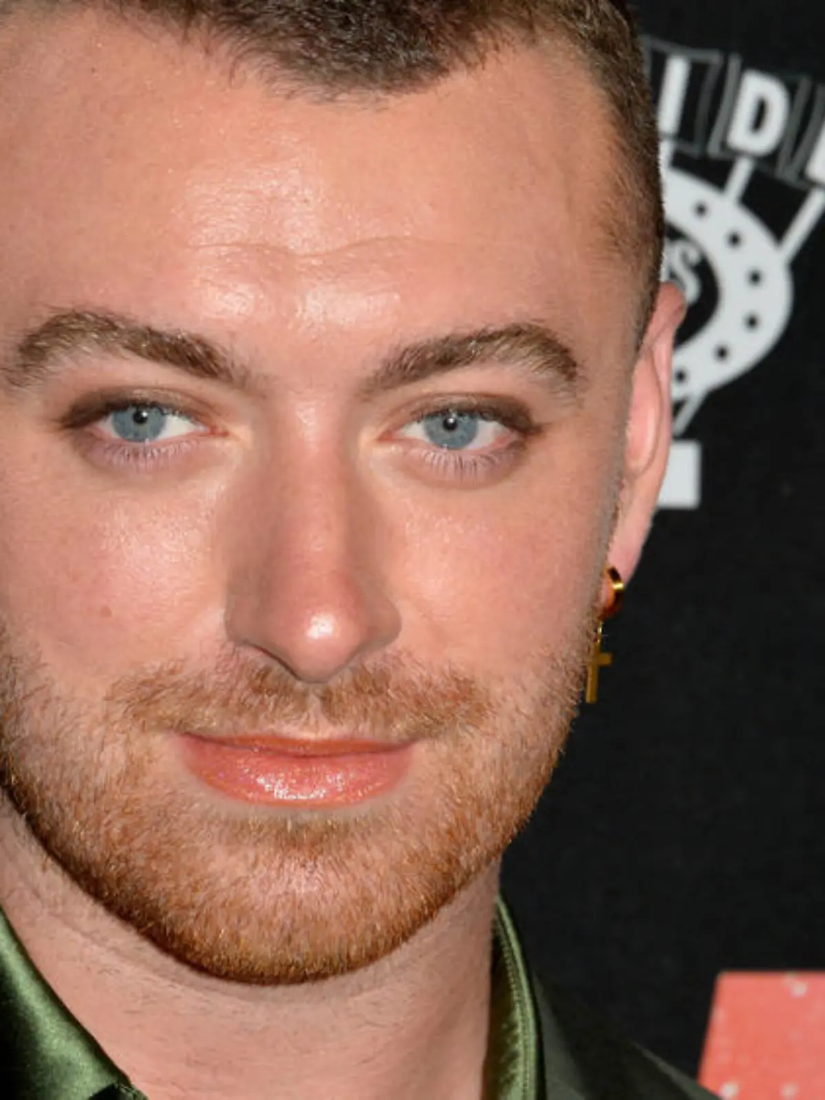 Grammy-Gewinner Sam Smith sucht sein Liebesglück nun auf Tinder