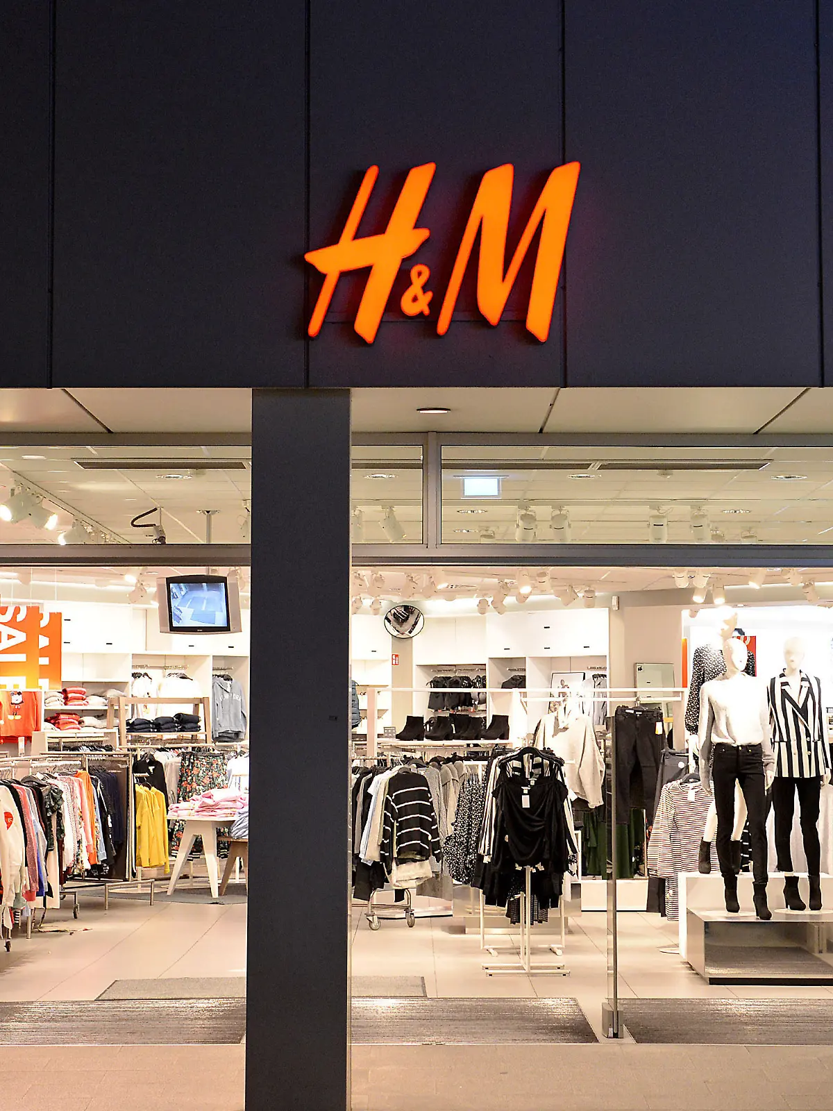 H&M wegen vermeidlicher Anti-Mami-Kampagne in der Kritik.