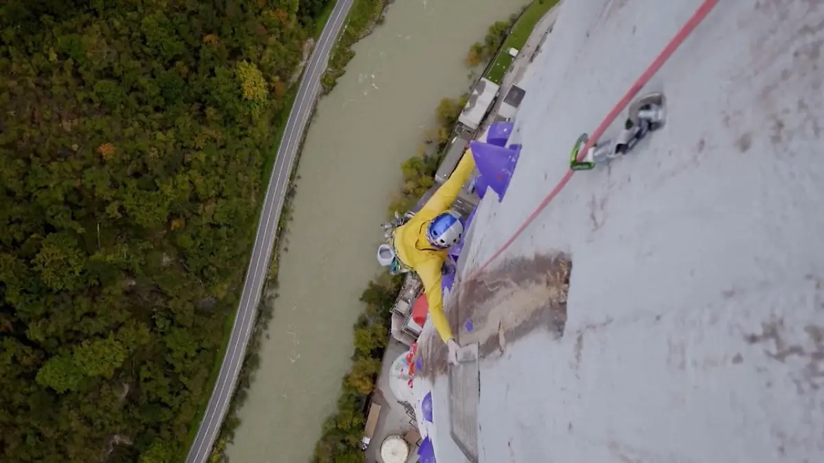 Diese XXL-Kletterwand ist nichts für schwache Nerven Alter Schornstein zweckentfremdet