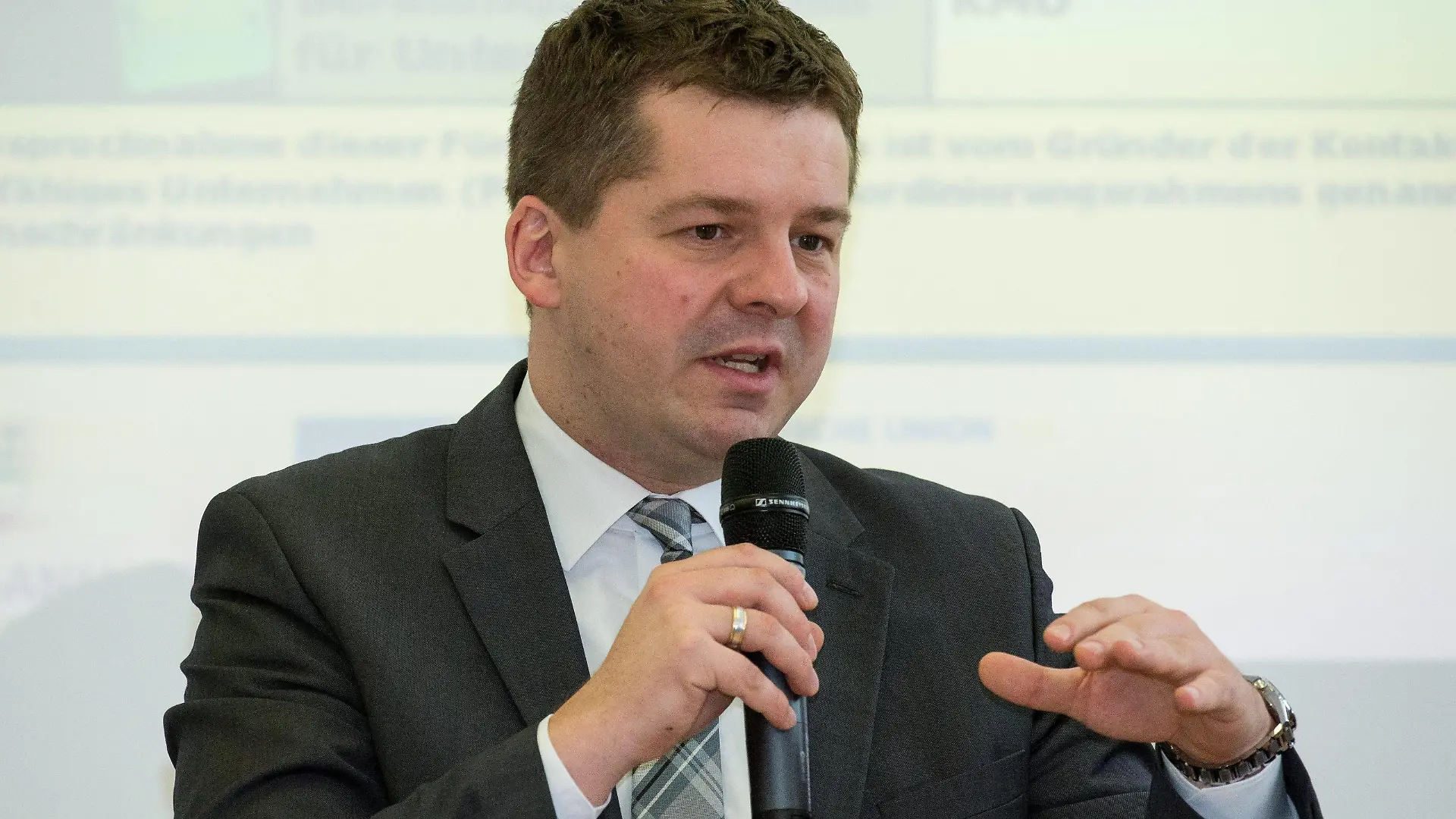 4. Digitalisierungskonferenz - Herausforderung Wirtschaft 4.0 - Chancen, Pflichten, Risiken?! Referenten sind u.a. Sven Schulze ( Mitglied des Europäischen Parlaments für Sachsen-Anhalt (CDU), Mitglied des Landes- und Bundesvorstandes der MIT und Generalsekretär der CDU Sachsen-Anhalt ) Thomas Wünsch ( Staatssekretär, Ministerium für Wirtschaft, Wissenschaft und Digitalisierung ) und Sirko Scheffler ( Landesvorstandsmitglied und Vorsitzender der LFK Internet und Digitale Wirtschaft, Wirtschaftsrat Sachsen-Anhalt und Geschäftsführer, brain-SCC GmbH, Merseburg ) im Bild: Sven Schulze ( Mitglied des Europäischen Parlaments für Sachsen-Anhalt (CDU), Mitglied des Landes- und Bundesvorstandes der MIT und Generalsekretär der CDU Sachsen-Anhalt ) Halle / Saale // 21.02.2017 // Händelhalle

4  Challenge Economy 4 0 Opportunities Obligations Risks Speakers are U a Sven Schulze Member the European Parliament for Saxony Anhalt CDU Member the Country and Federal Executive Board the with and Secretary-General the CDU Saxony Anhalt Thomas Wünsch Secretary of State Ministry for Economy Science and Digitisation and Sirko Scheffler State committee member and Chairman the LFK Internet and Digital Economy Economic Council Saxony Anhalt and manager Brain SCC GmbH Merseburg in Picture Sven Schulze Member the European Parliament for Saxony Anhalt CDU Member the Country and Federal Executive Board the with and Secretary-General the CDU Saxony Anhalt Hall Saale 21 02 2017 Handel hall  