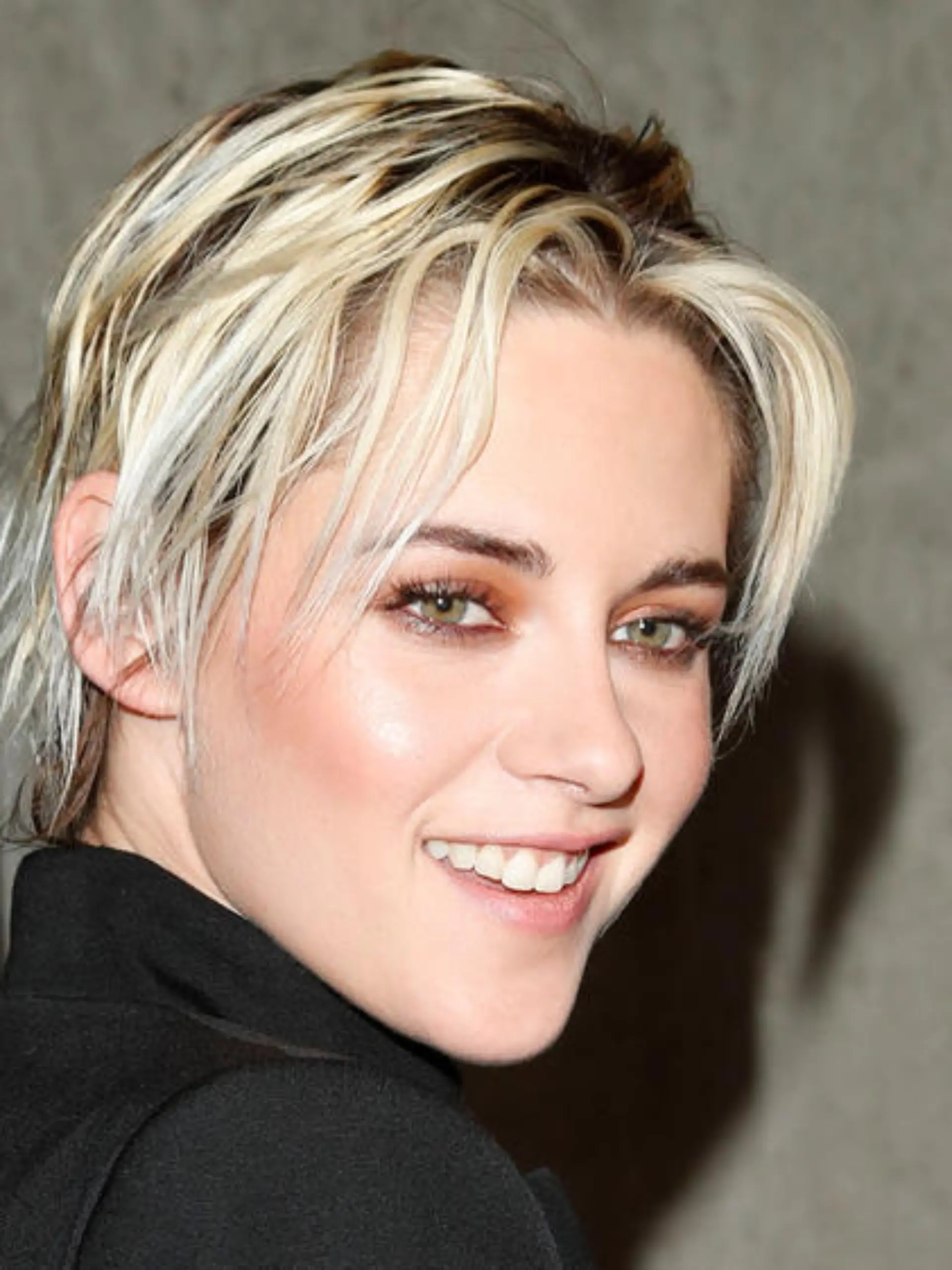 "Spencer": Kristen Stewart als Prinzessin Diana kaum wiederzuerkennen