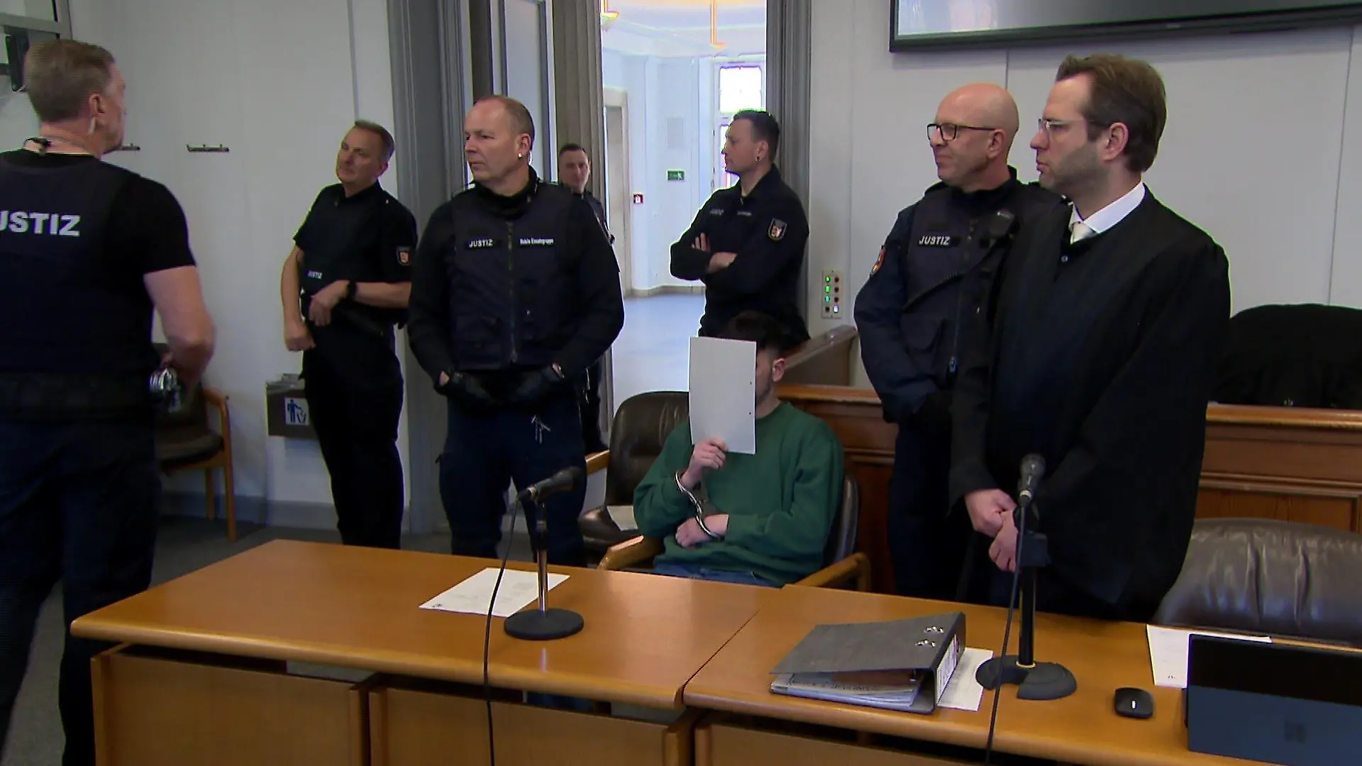 Der Angeklagte Fisnik H. hat zum Prozessauftakt gestanden - er bereue die Tat.