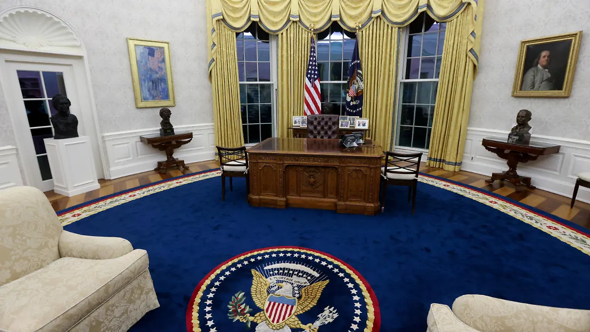 A general view shows the Oval Office as decorated for newly-inaugurated President Joe Biden at the White House in Washington, U.S. January 21, 2021. REUTERS/Jonathan Ernst TPX IMAGES OF THE DAY