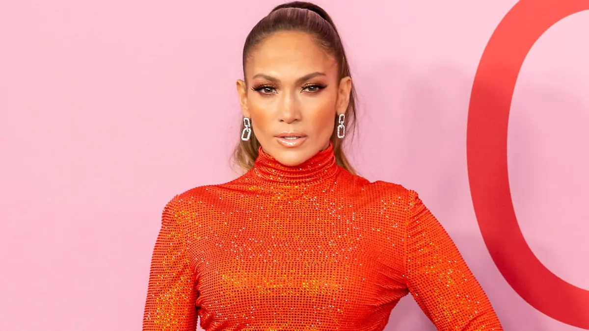 Jennifer Lopez stellt berühmtes Musikvideo am Strand nach