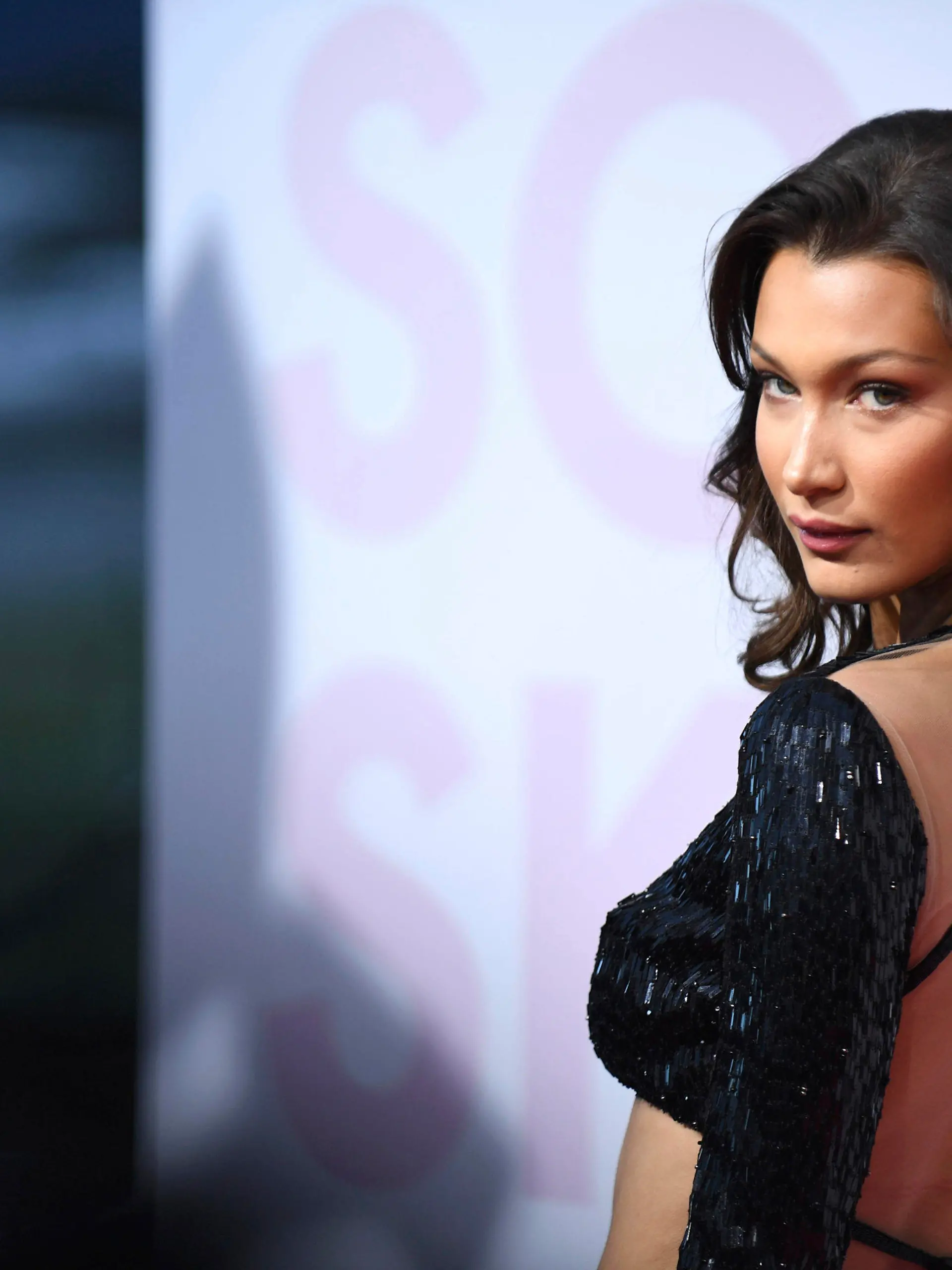13.05.2018, Frankreich, Cannes: Model Bella Hadid kommt zur Fashion For Relief 2018 Veranstaltung im Rahmen des 71. Filmfestivals in Cannes. Foto: Arthur Mola/Invision/AP/dpa +++ dpa-Bildfunk +++