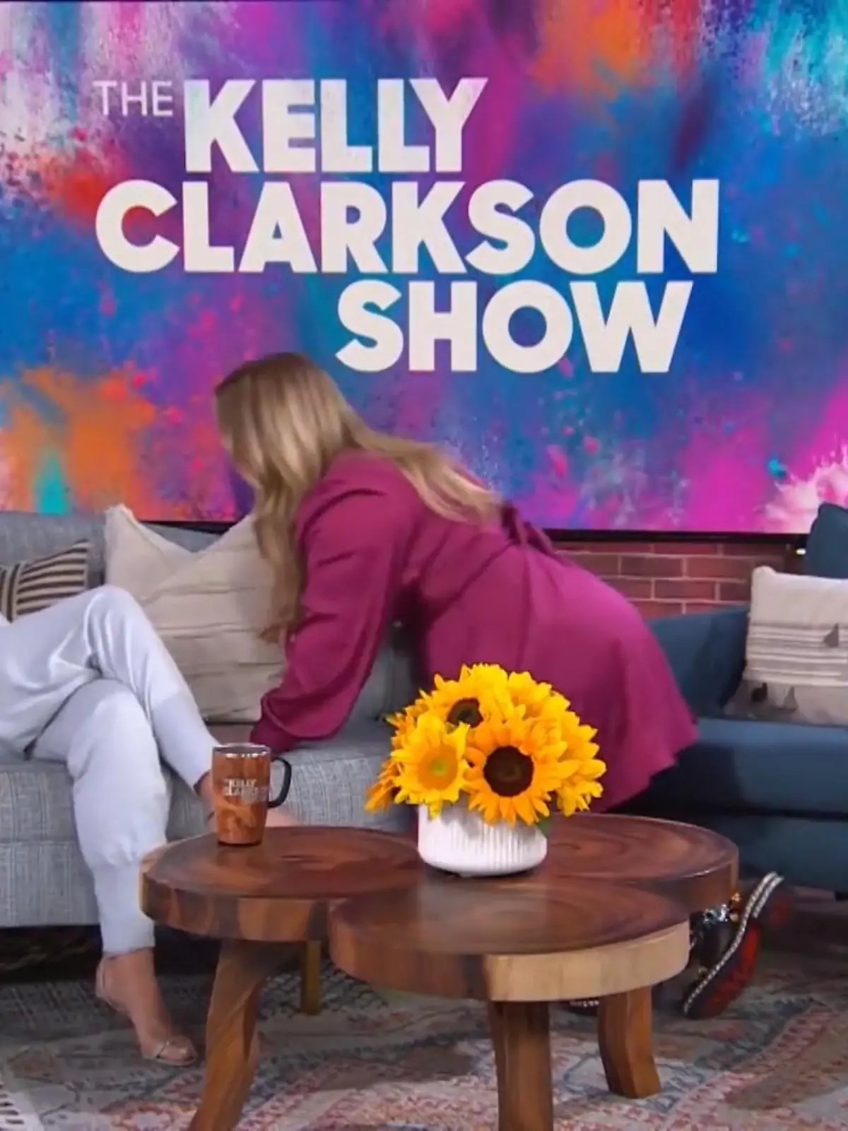 Bild zu: "Sandra Bullock & Kelly Clarkson gehen mit Interview viral"
