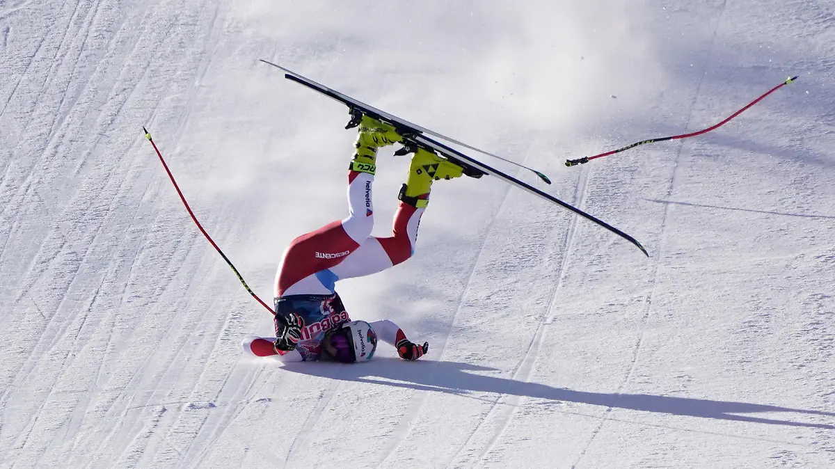dpatopbilder - 22.01.2021, Österreich, Kitzbühel: Ski alpin: Weltcup, Abfahrt, Herren. Urs Kryenbühl aus der Schweiz stürzt. Foto: Giovanni Auletta/AP/dpa +++ dpa-Bildfunk +++