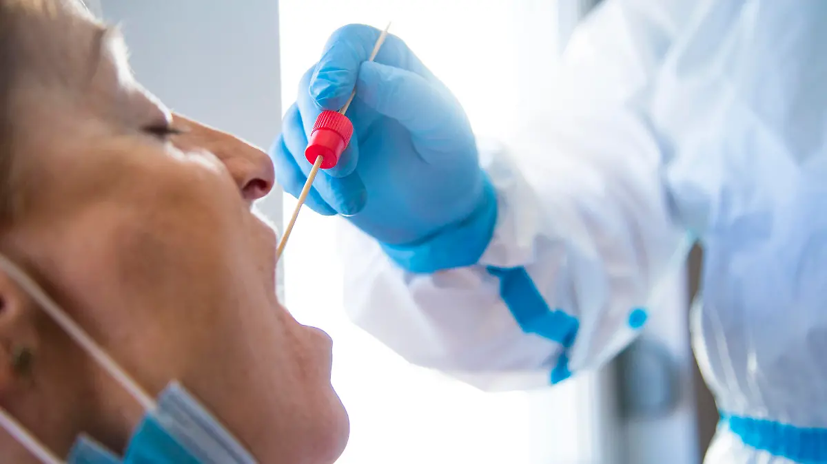 PCR-Abstricht bei Corona-Patientin