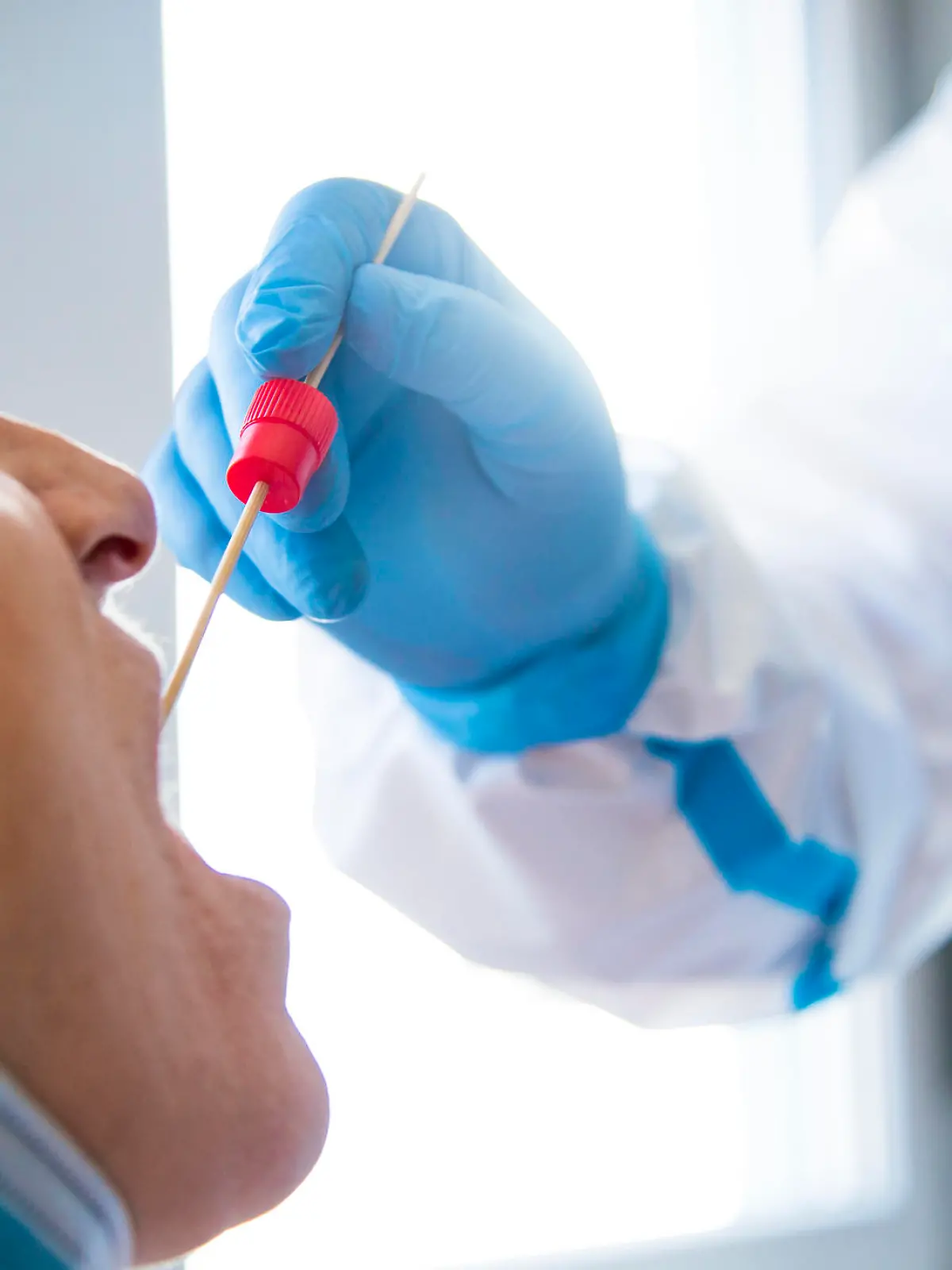 PCR-Abstricht bei Corona-Patientin