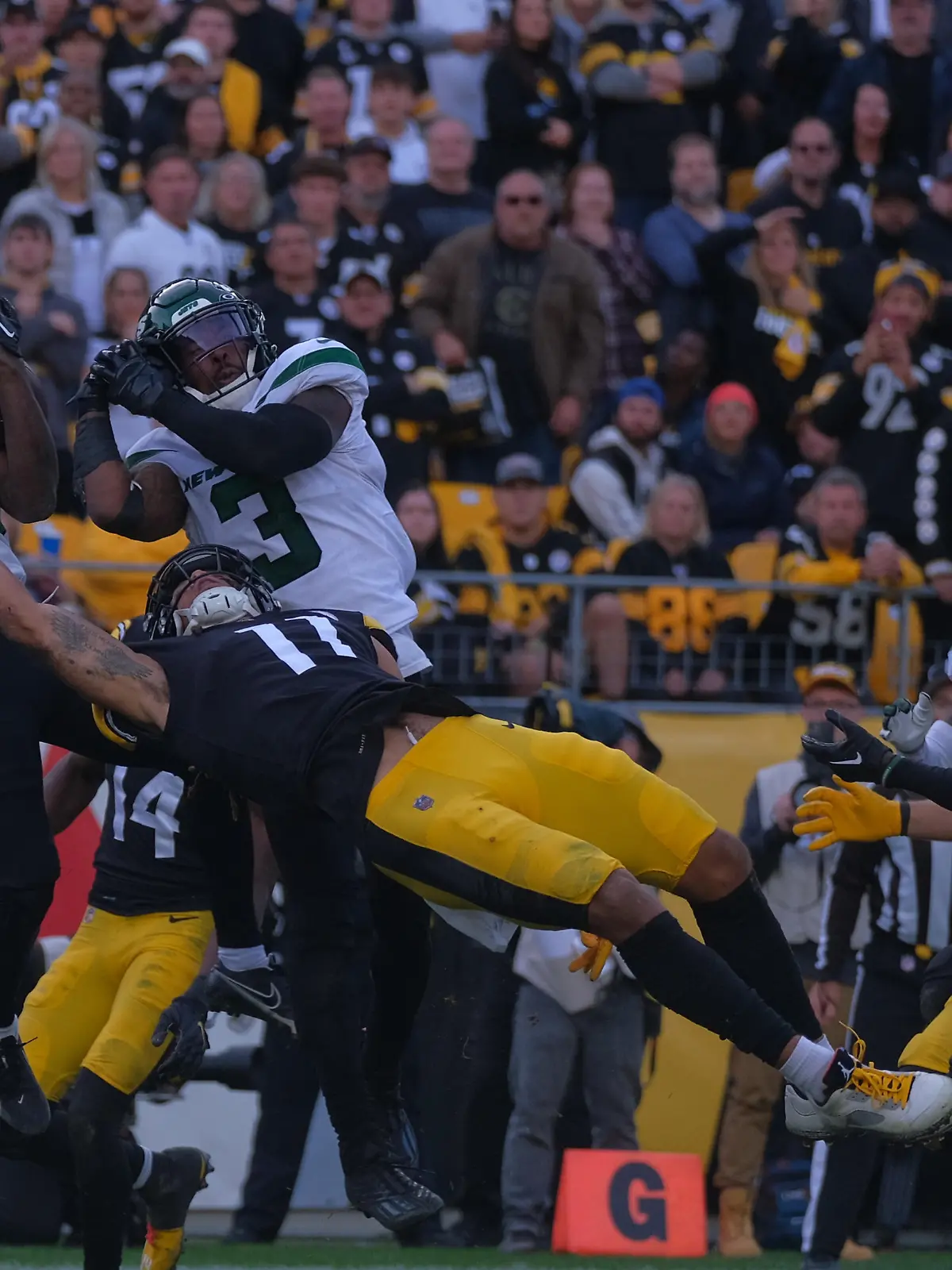 OCT 2nd, 2022: Hail Mary interception at the end of the Pittsburgh Steelers vs New York Jets game in Pittsburgh, PA at Acrisure Stadium. Jason Pohuski/CSM (Credit Image: Â© Jason Pohuski/CSM via ZUMA Press Wire