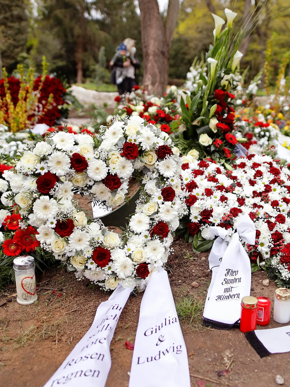Trauerfeier und Beerdigung von Willi Herren auf dem Melaten Friedhof. Köln, 05.05.2021 *** Funeral service and burial of Willi Herren at Melaten Cemetery Cologne, 05 05 2021 Foto:xC.xHardtx/xFuturexImage 