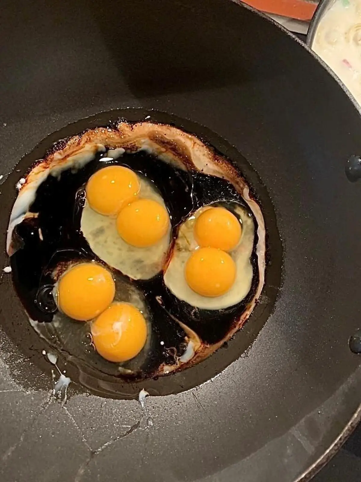 Zwei Eigelb in einem Ei