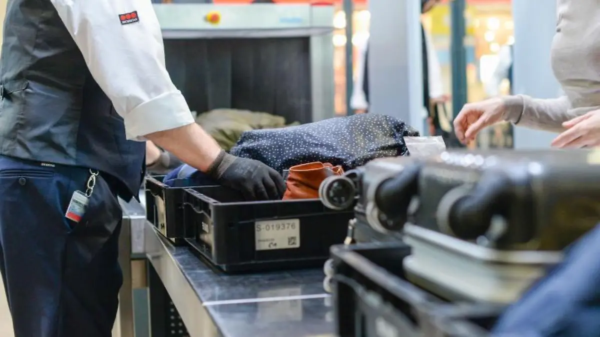 Gepäckkontrollen am Flughafen Tegel
