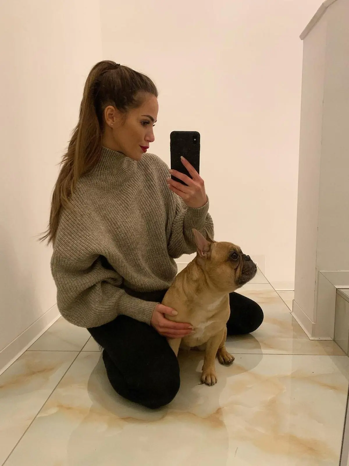 Angelina Pannek sorgt sich um ihre Hündin.