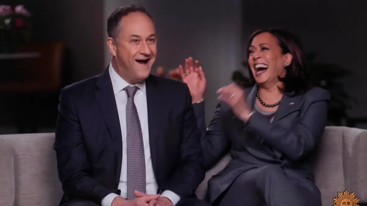 News Bilder des Tages January 17, 2021, Washington, District of Columbia, USA - Vice President-elect KAMALA HARRIS and her husband, DOUG EMHOFF, are interviewed on CBS Sunday Morning three days ahead of her swearing-in. They spoke about their extended, blended family and Doug s role as the first-ever second gentleman. Washington USA - ZUMAce6_ 20210117_zaf_ce6_008 Copyright: xCbsx
