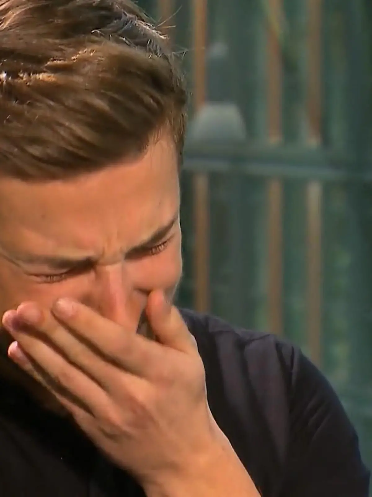 Nicolas Puschmann erfährt, dass er bei "Let's Dance" dabei ist.