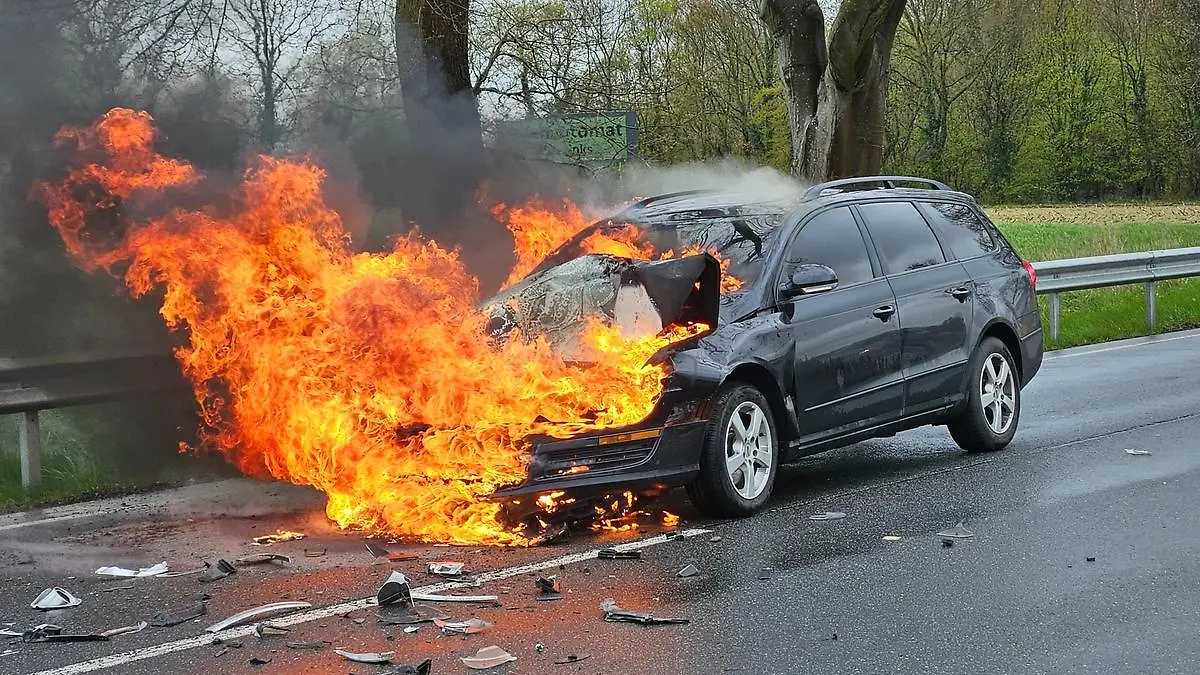Auto brennt