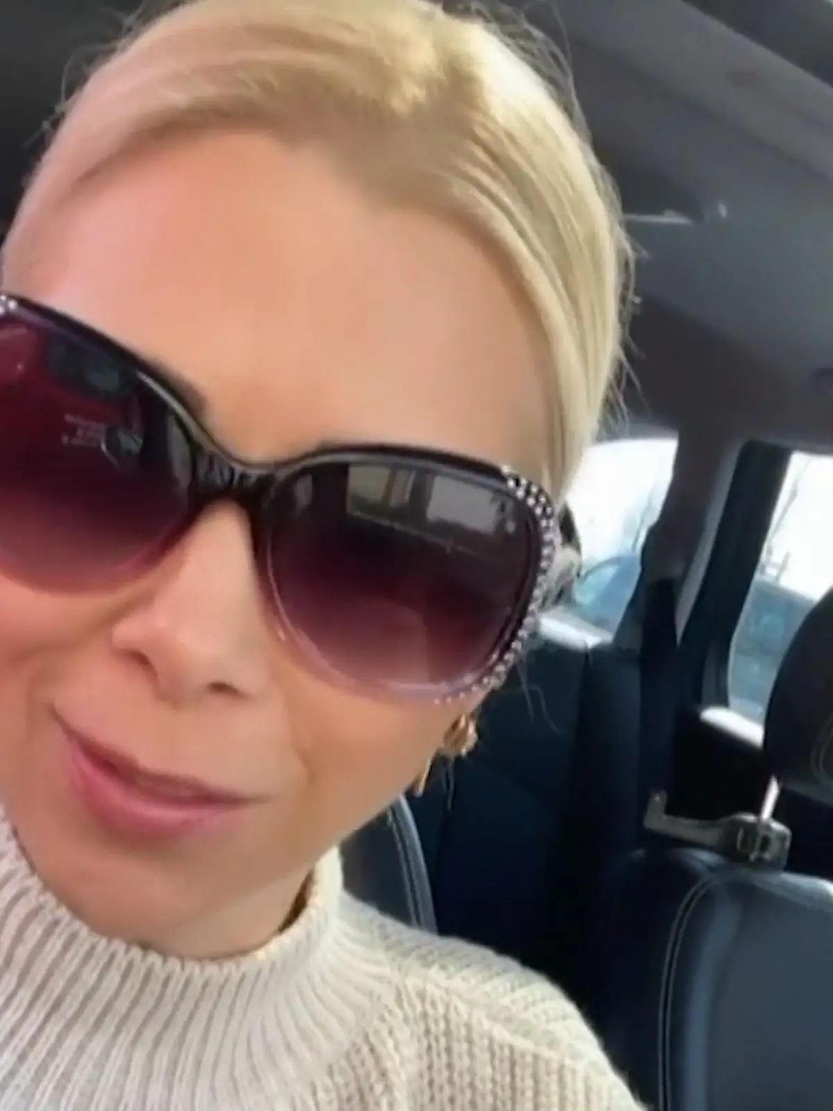 Tanja Szewczenko ist zurück aus Dubai und findet die Deutschen "griesgrämig".