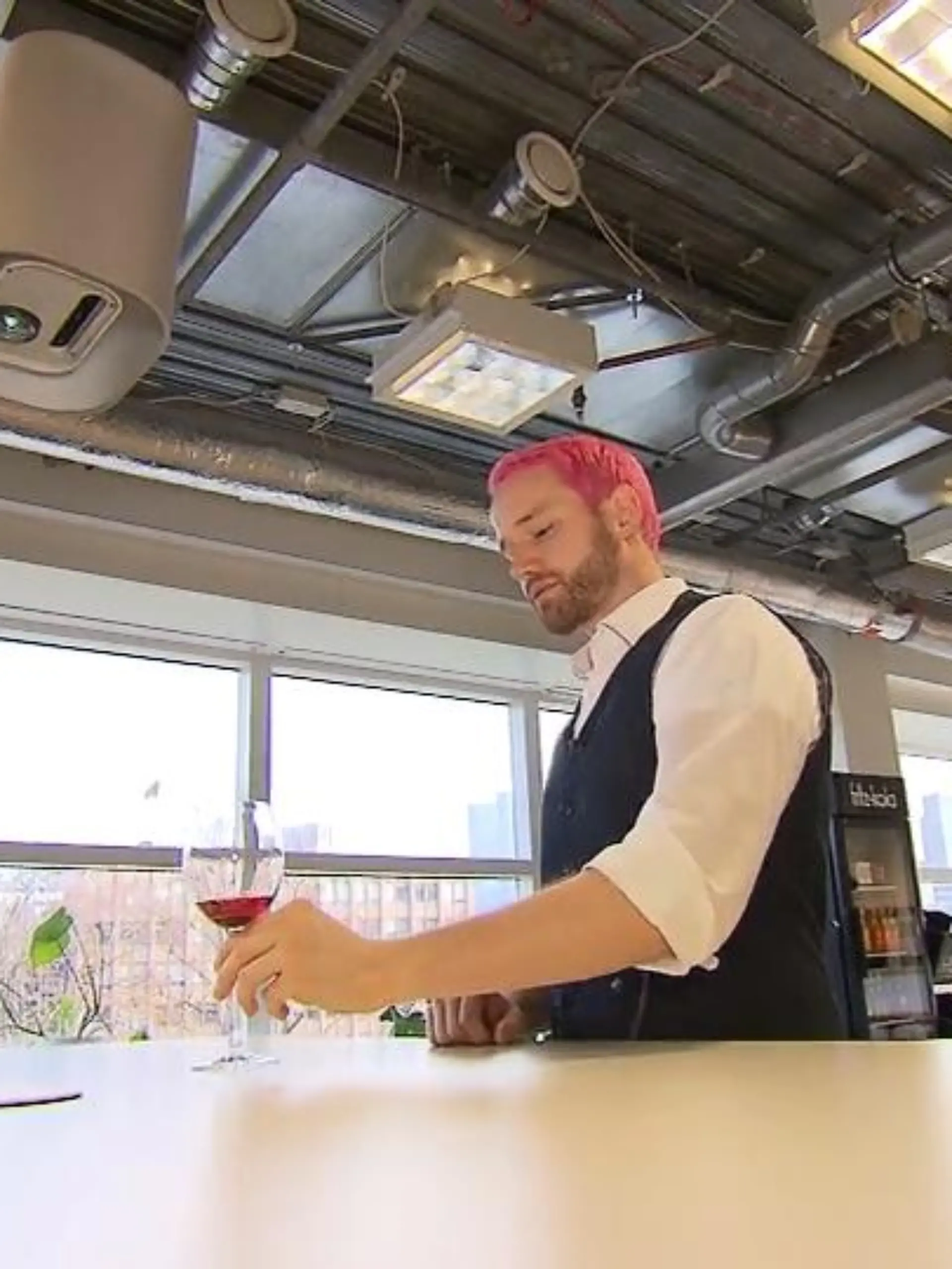 Julian Meier aus Frankfurt hat sich etwas richtig Schlaues ausgedacht: Mit "Lampix" hat der 32-Jährige ein Bestellsystem entwickelt, dass unseren Restaurantbesuch - wenn er denn mal wieder stattfinden darf - revolutionieren könnte.